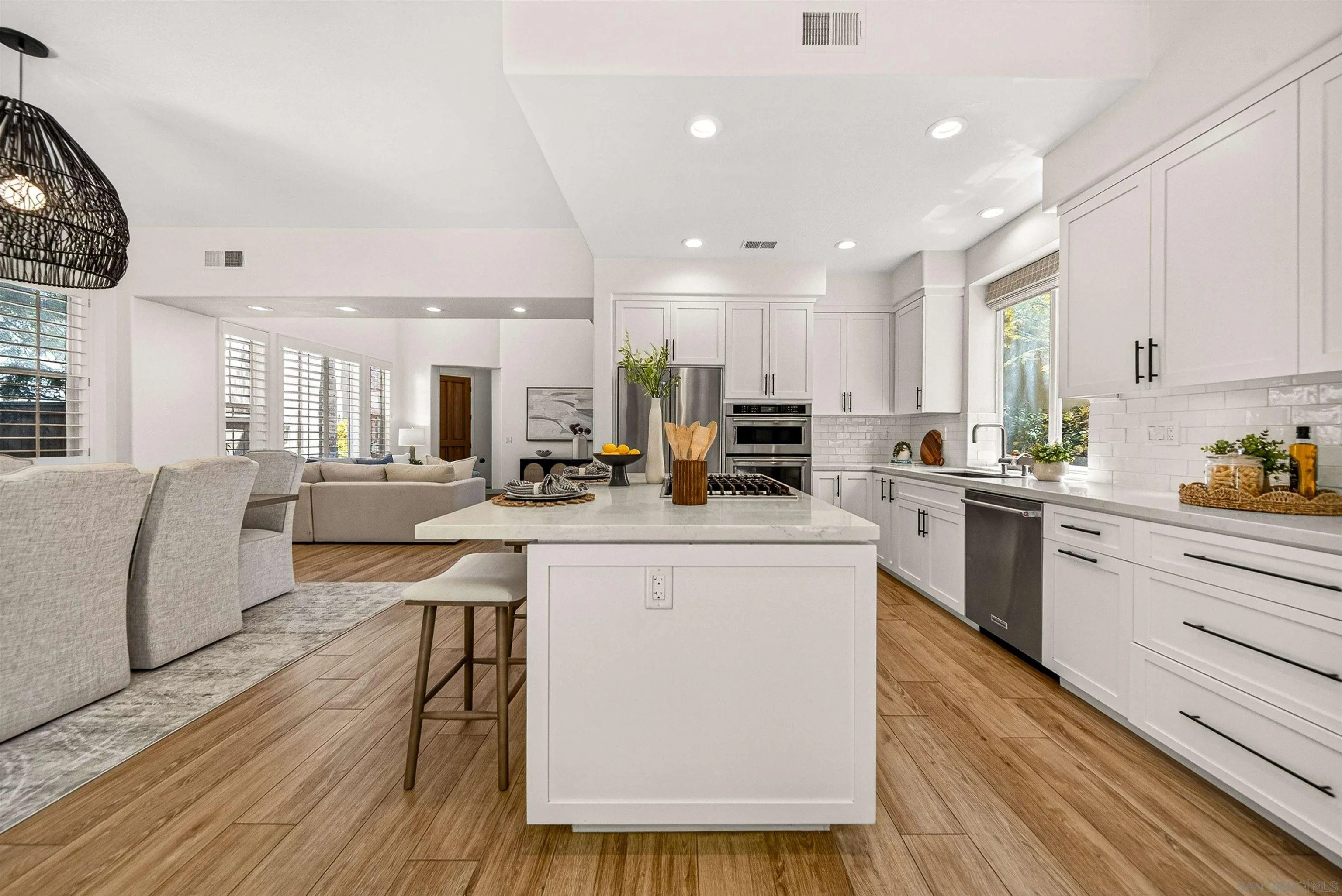 https://cdn.realtyfeed.com/cdn/127/260011055/b48079f7a68b68fa62fd9a8d9951db01.webp