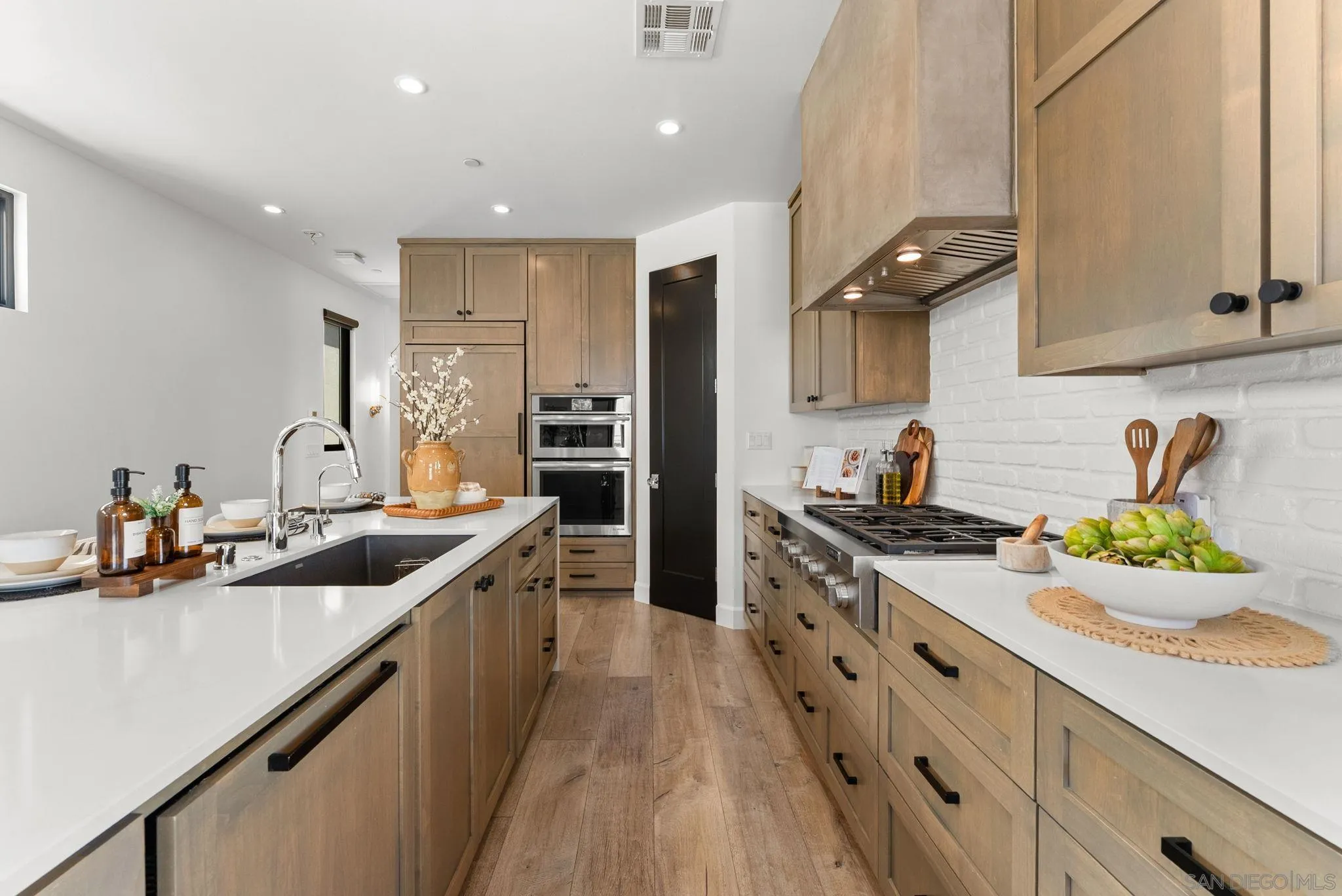 https://cdn.realtyfeed.com/cdn/127/260011056/8e3314e00a99936b38a3a723f20399d4.webp