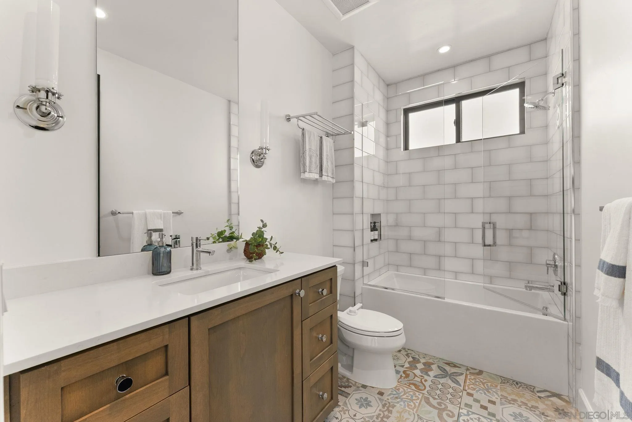 https://cdn.realtyfeed.com/cdn/127/260011056/8fd4a0e35cc8bad308b73606fbbd5f50.webp