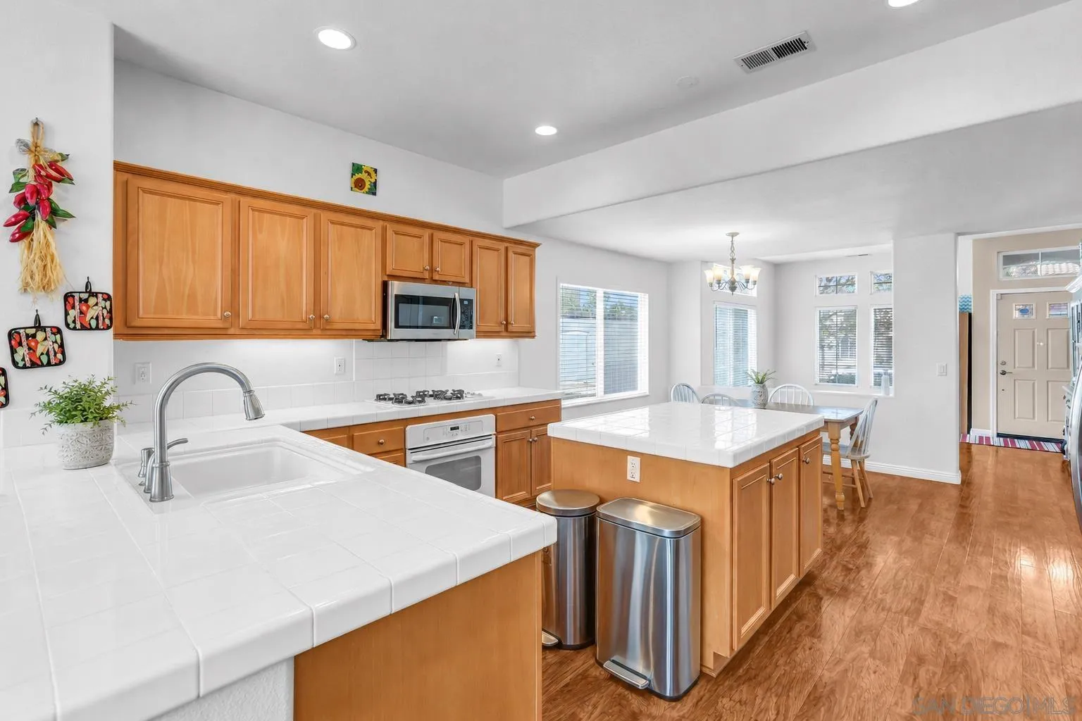 https://cdn.realtyfeed.com/cdn/127/260011059/550eb2bf8ba6abb6d208f715505556eb.webp