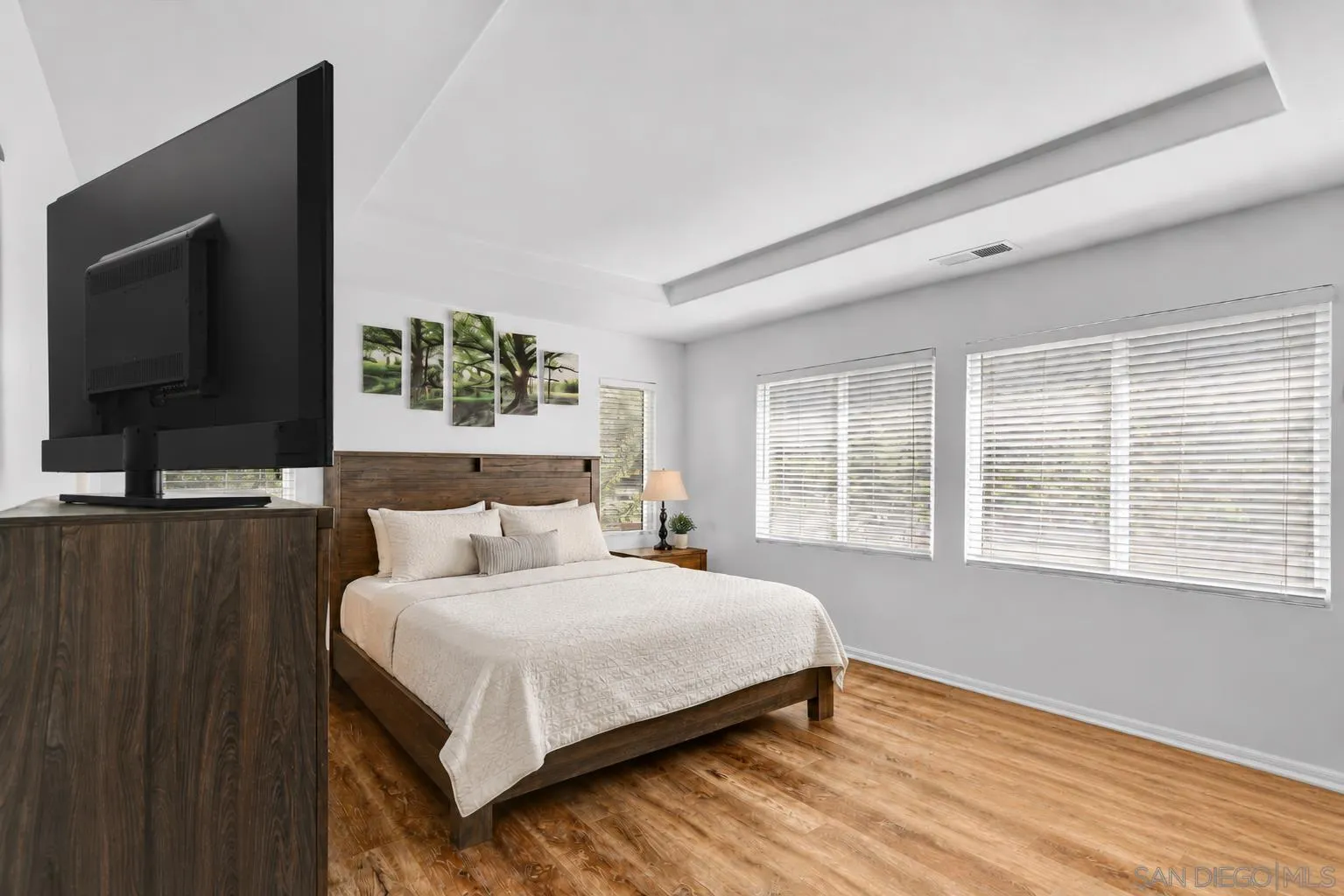 https://cdn.realtyfeed.com/cdn/127/260011059/c88acfb0354bacfc6bd7e5de9e526f3c.webp