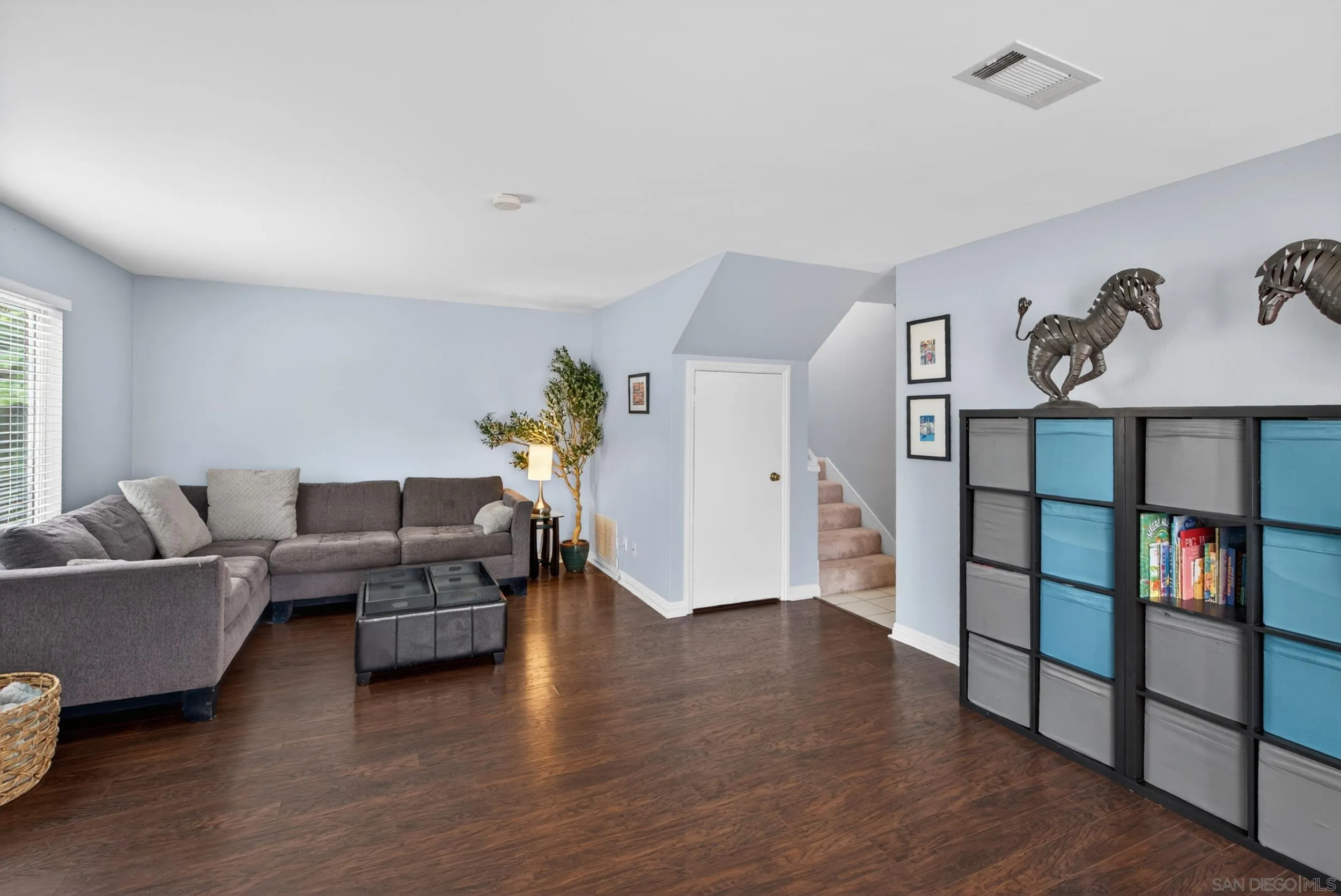 https://cdn.realtyfeed.com/cdn/127/260011063/4976e16d2b4581f4cc29f0c20ebf8db3.webp