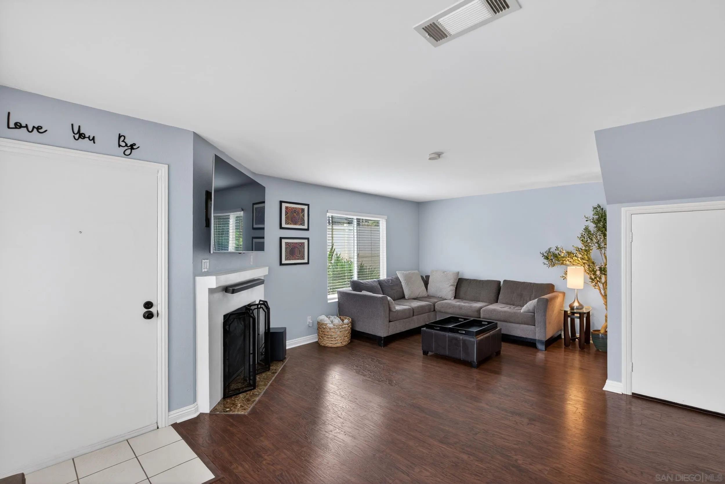 https://cdn.realtyfeed.com/cdn/127/260011063/c5c60176a411ceab9bb2dec49cec0d9b.webp