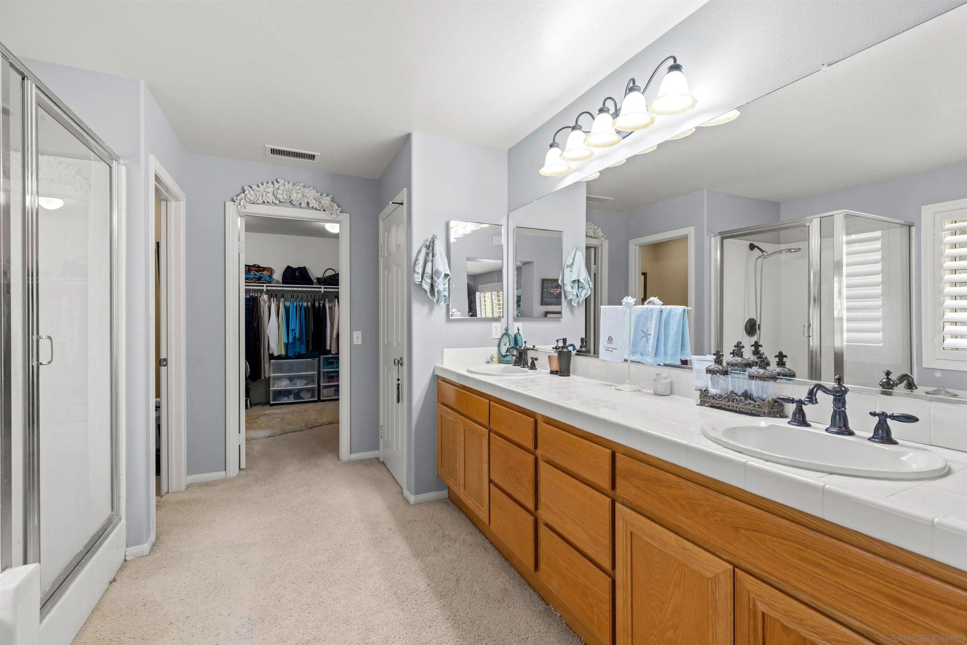 https://cdn.realtyfeed.com/cdn/127/260011067/54effe046060283156ce638060dd4e0f.webp