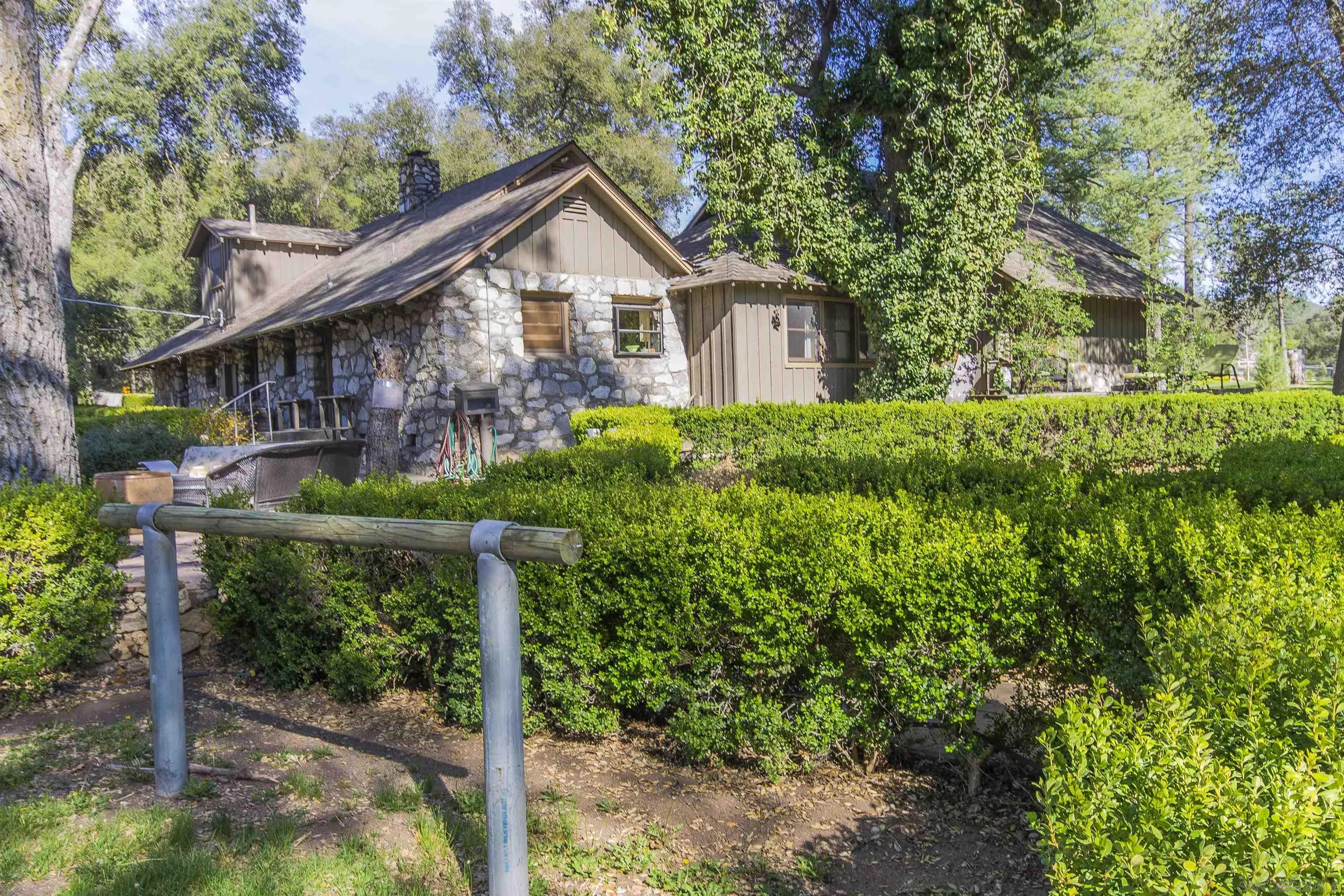 https://cdn.realtyfeed.com/cdn/127/260011069/1861479cf103b6f0643b384ba92f31e9.webp