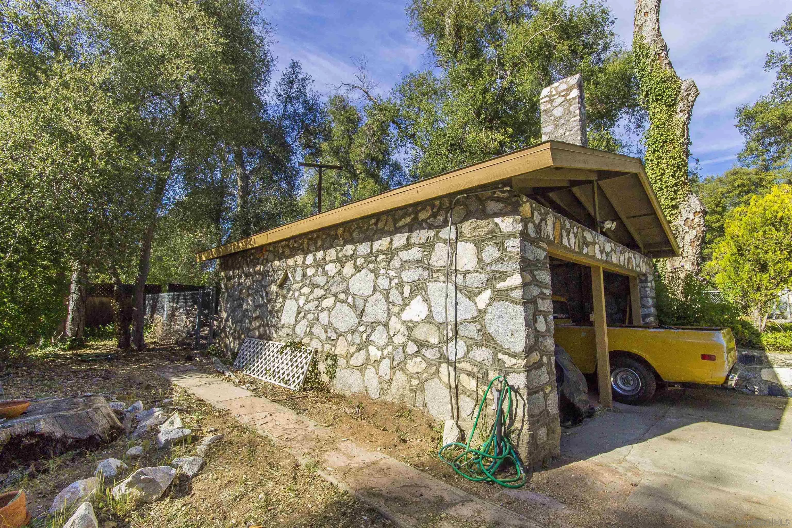 https://cdn.realtyfeed.com/cdn/127/260011069/b2453173db7739306920fffef4f592b8.webp