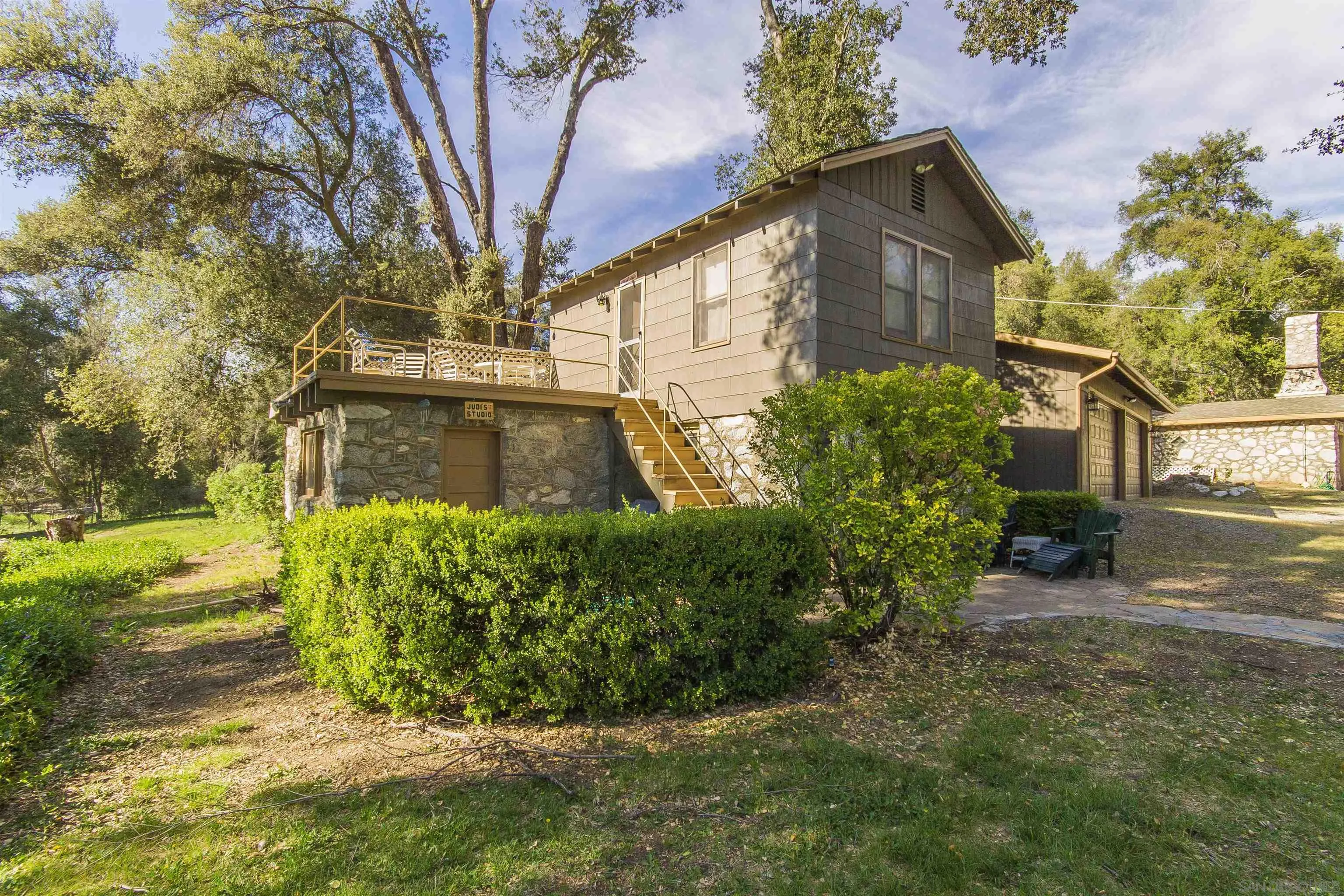 https://cdn.realtyfeed.com/cdn/127/260011069/b352752dce2e2045a39b3ed9d967c3f6.webp