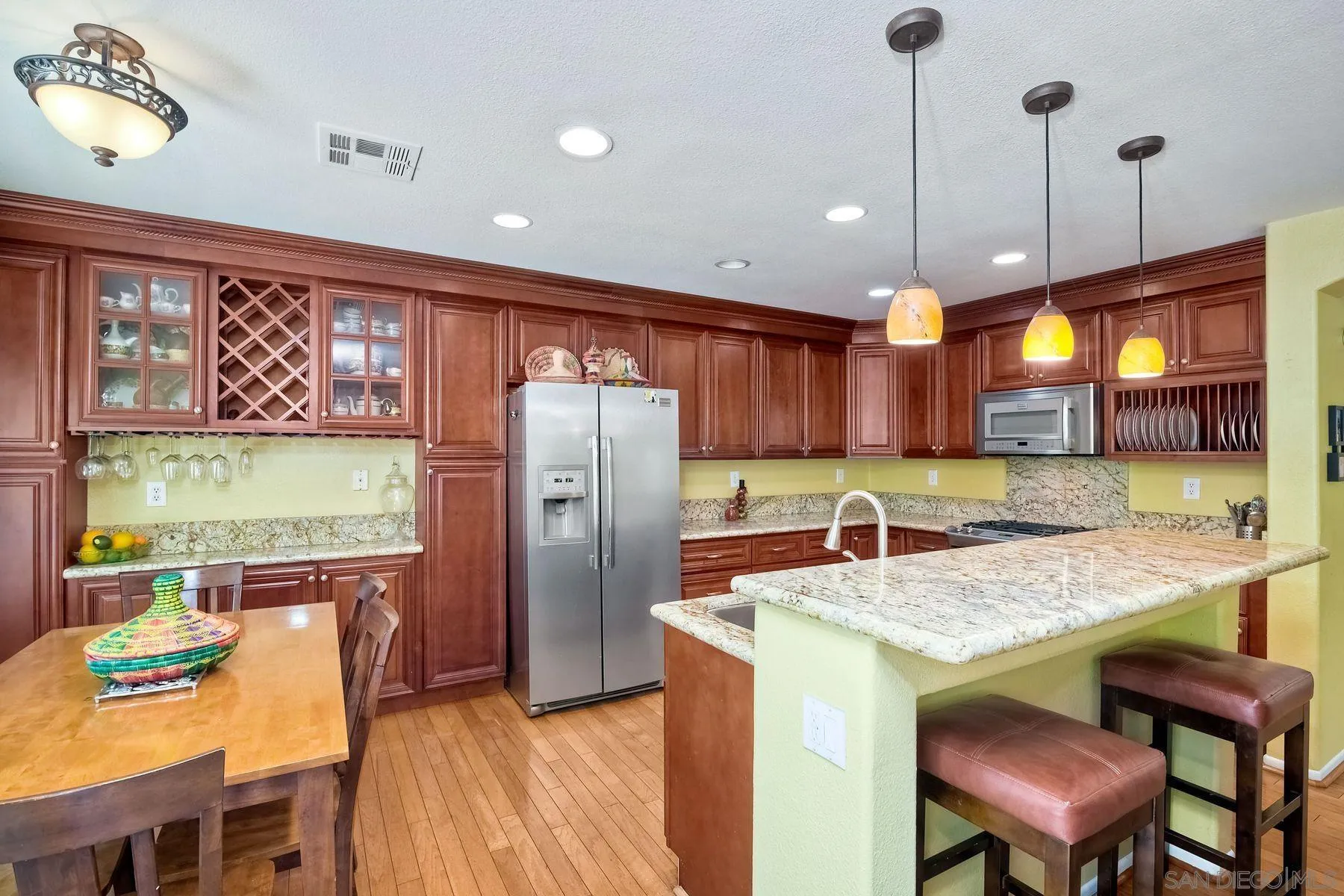 https://cdn.realtyfeed.com/cdn/127/260011070/2549740c768c336c1a65c2c12effb0af.webp