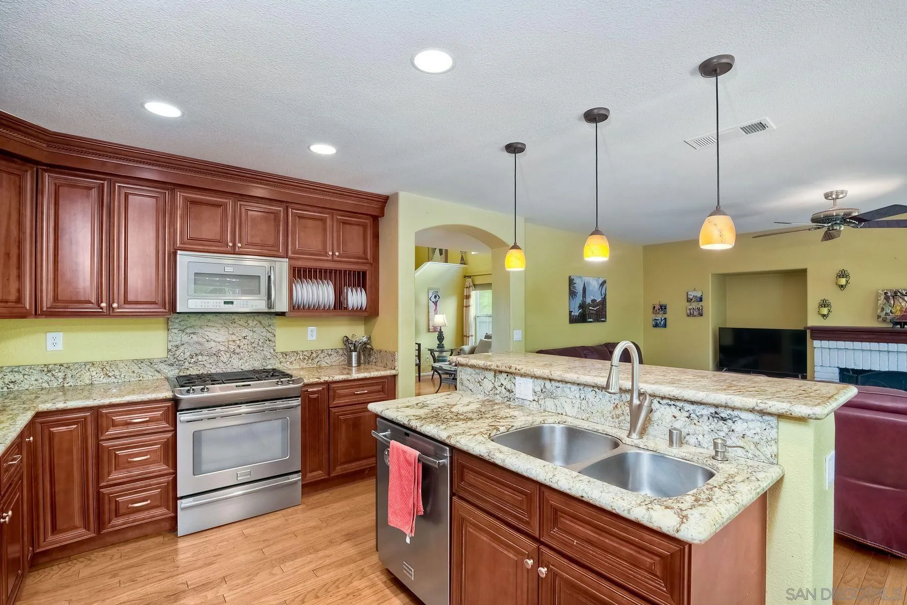 https://cdn.realtyfeed.com/cdn/127/260011070/346239700835a0120369f05d779d79e2.webp