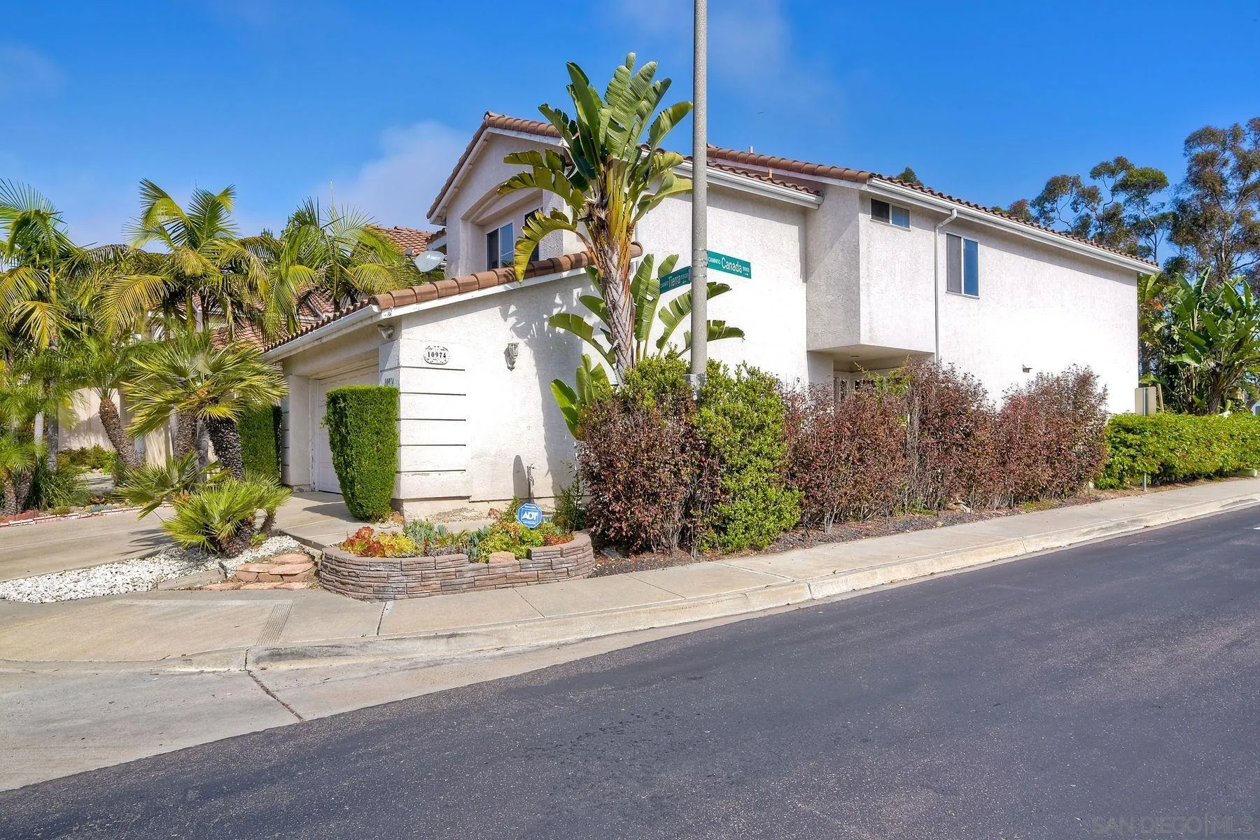 https://cdn.realtyfeed.com/cdn/127/260011070/34e76e4c1cee19bbee74616d6caf0cef.webp