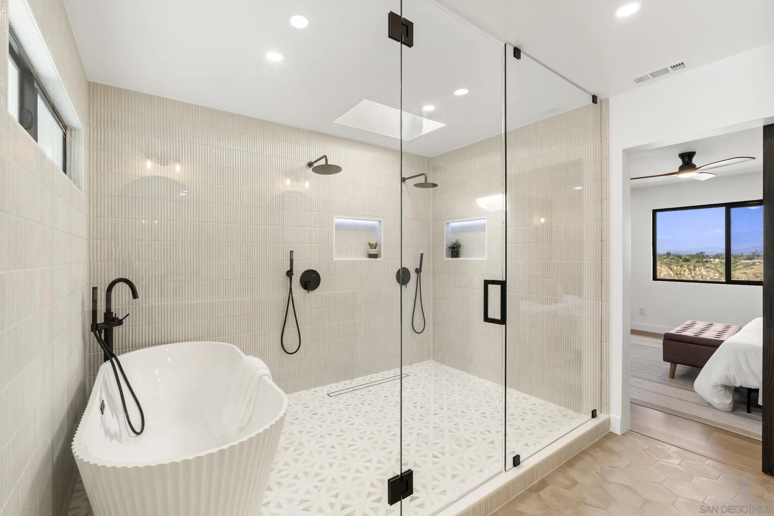 https://cdn.realtyfeed.com/cdn/127/260011071/55c318ea32e8b74c99884393a8229c22.webp