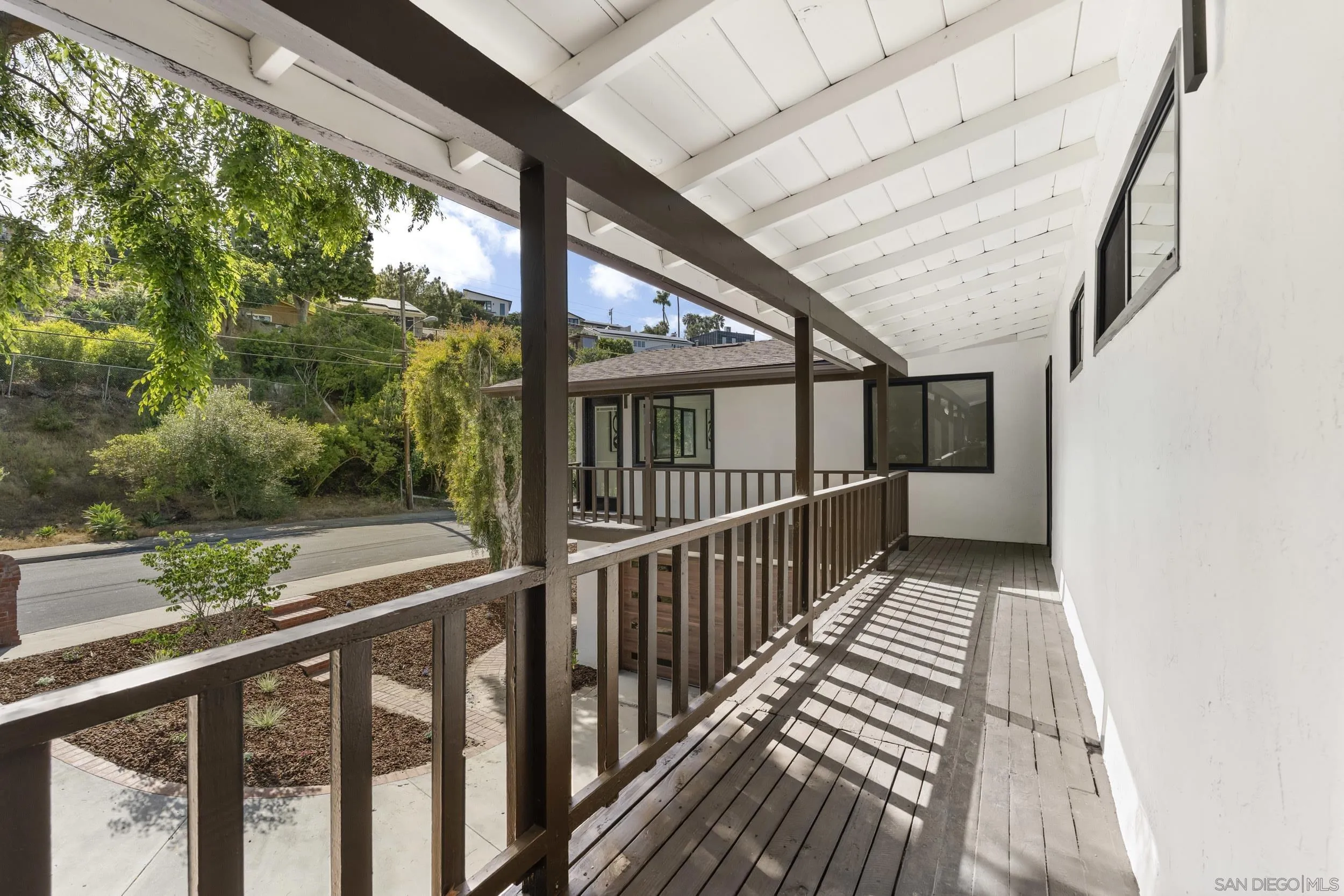 https://cdn.realtyfeed.com/cdn/127/260011071/71e9d93b6da92b3eda02f99451a712b2.webp