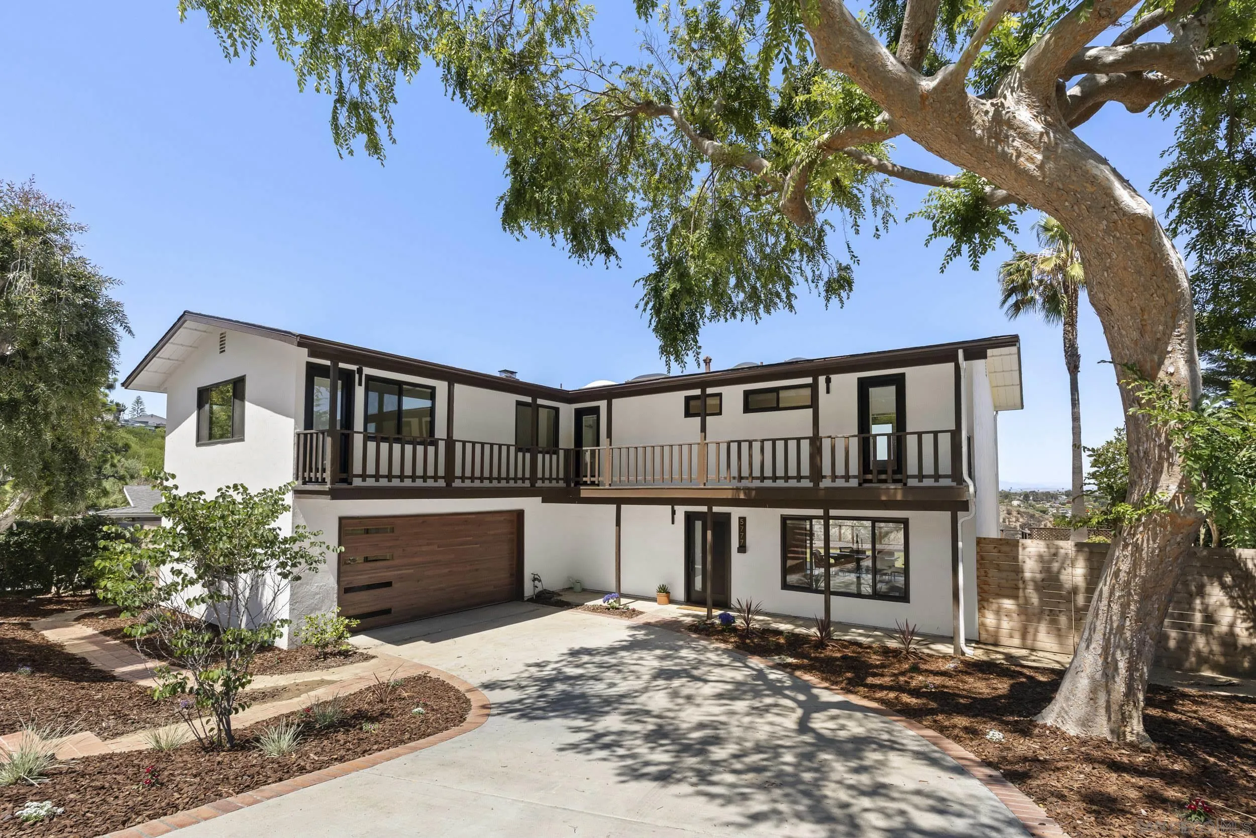 https://cdn.realtyfeed.com/cdn/127/260011071/e8a4132c0464372da1c9592309605570.webp