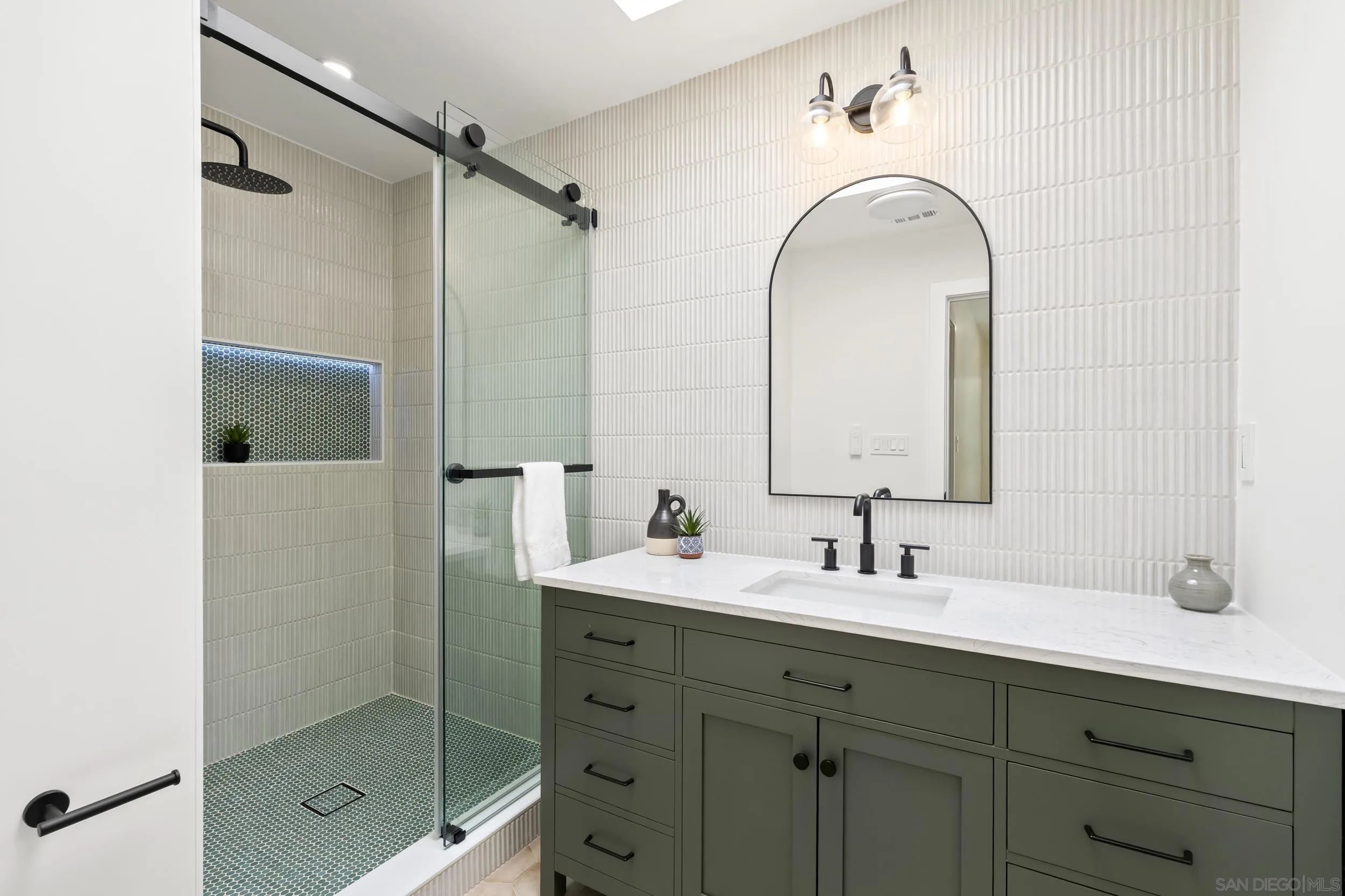 https://cdn.realtyfeed.com/cdn/127/260011071/ff941c4581089bca7a124ad4459b4fbf.webp