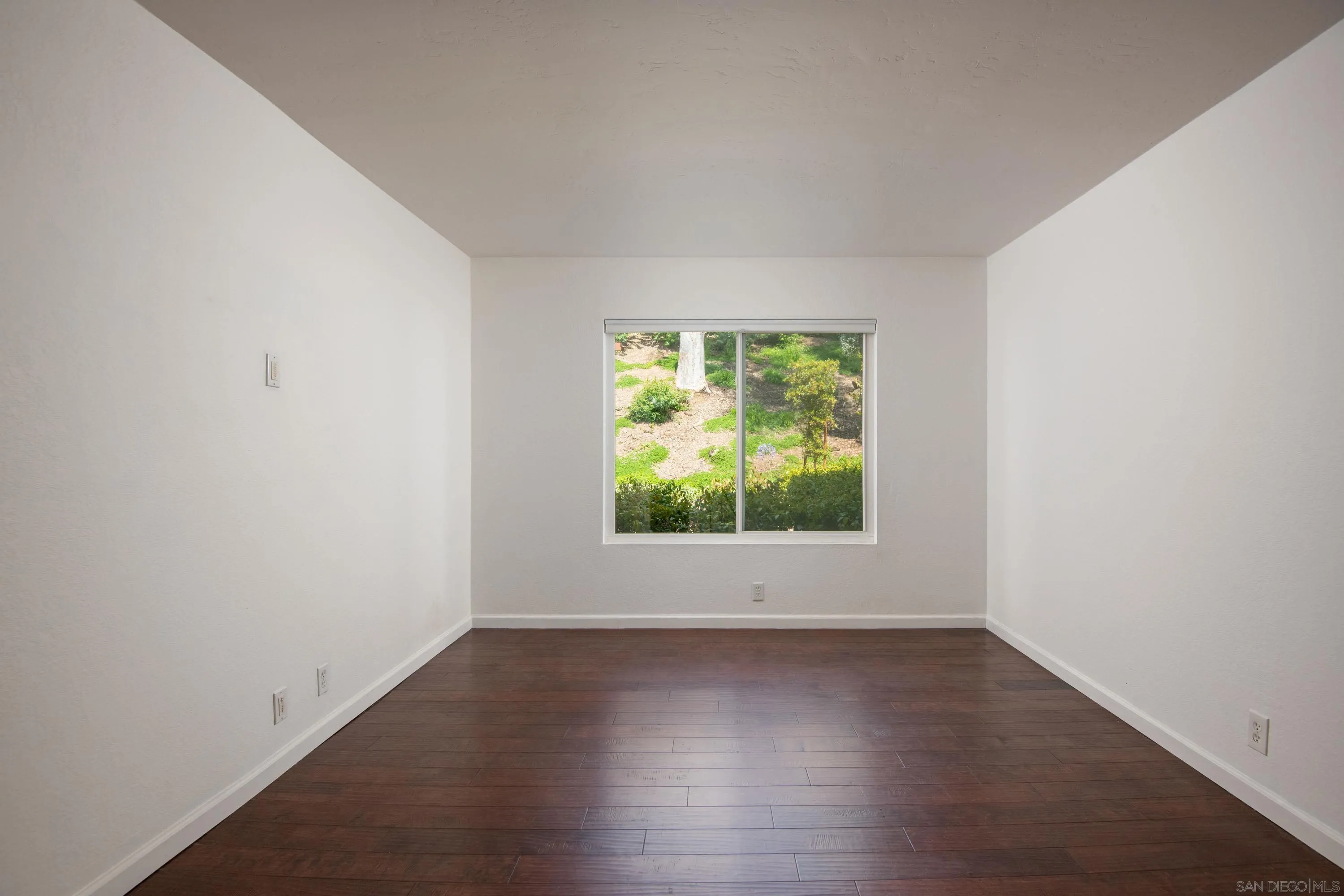 https://cdn.realtyfeed.com/cdn/127/260011074/1c101dc10a550c346c087a1518e58336.webp