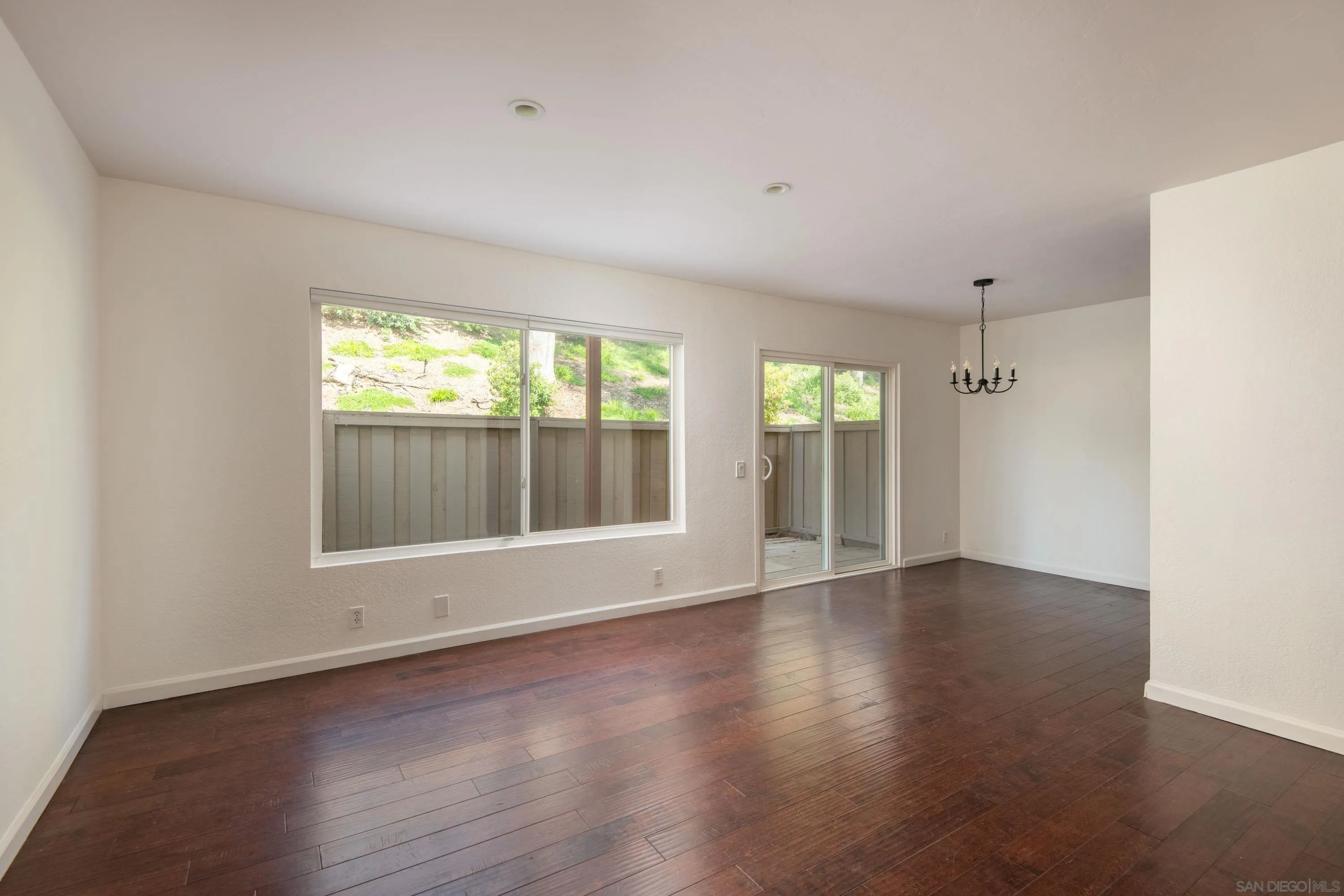 https://cdn.realtyfeed.com/cdn/127/260011074/3b2bed27614c9ddecb4c3230046a04e3.webp