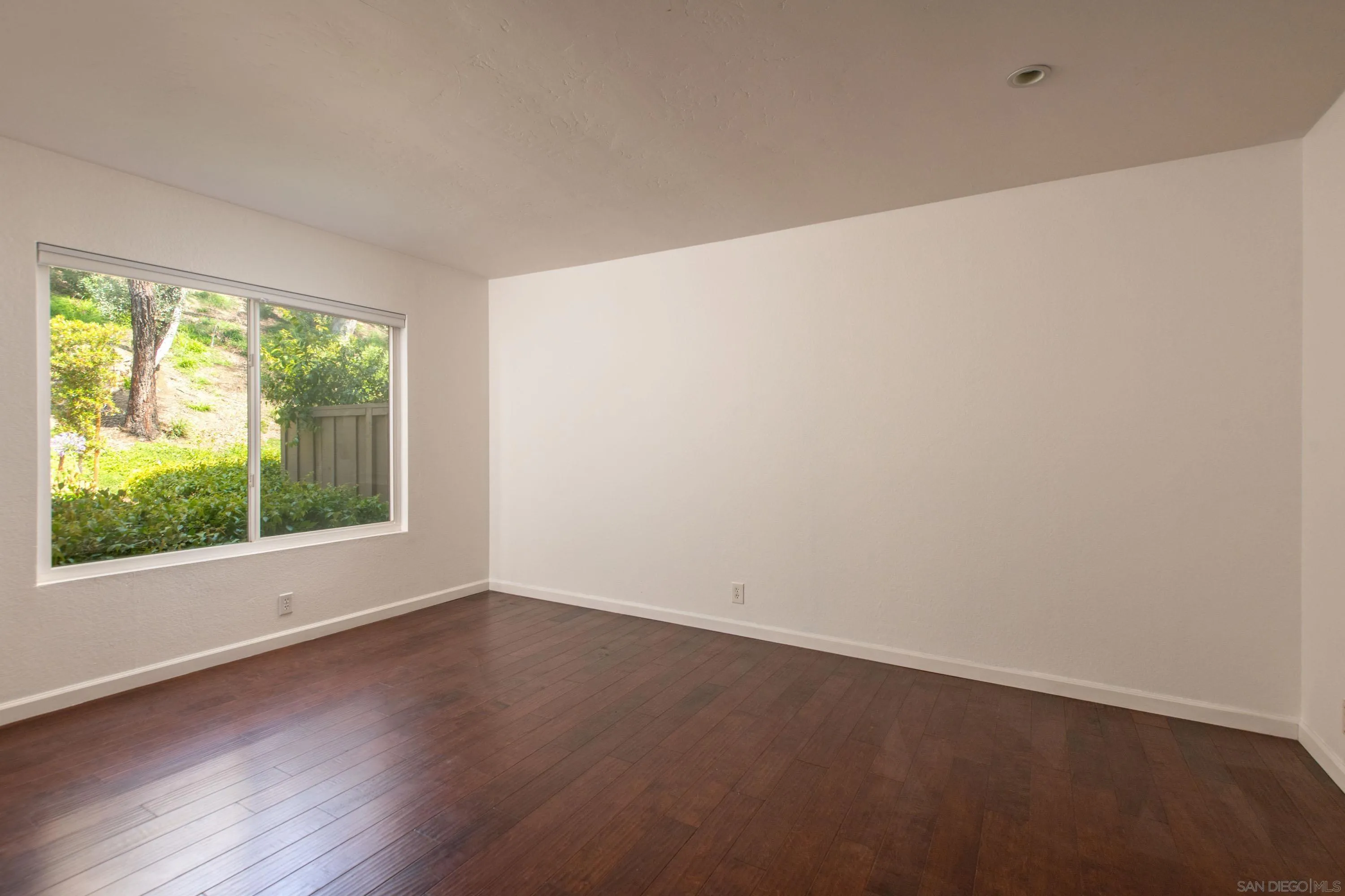 https://cdn.realtyfeed.com/cdn/127/260011074/684573e187fb474bfa23e8cfb88b6907.webp