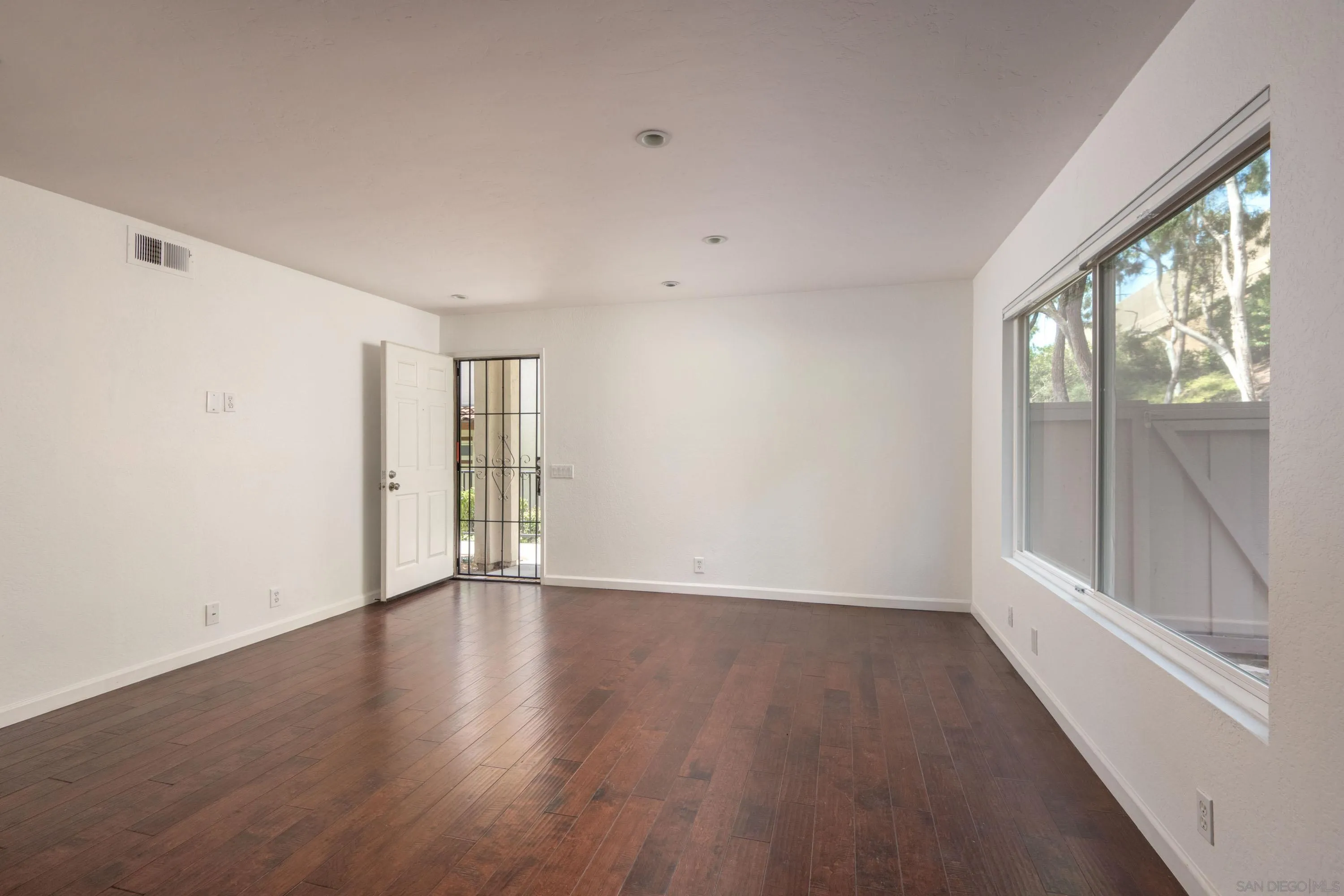 https://cdn.realtyfeed.com/cdn/127/260011074/ced82320164fa17694b918805fafb090.webp