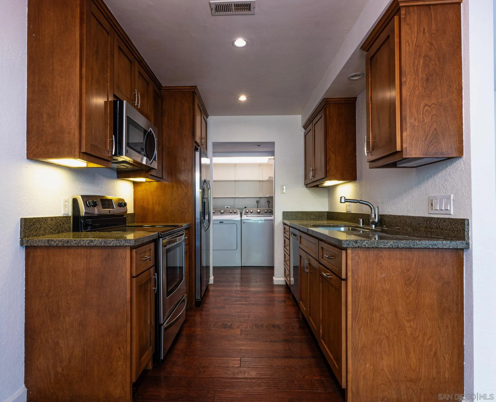 Photo #8: 260011074 Listing: Photo #8