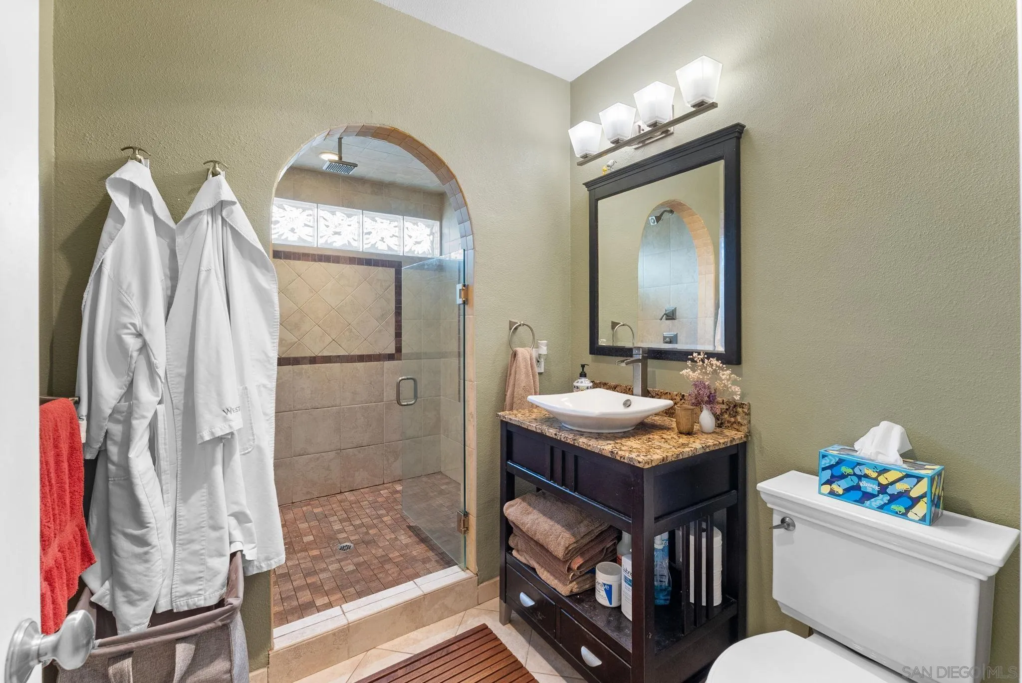 https://cdn.realtyfeed.com/cdn/127/260011077/1305f46ea47b2edaba3405b88077e7a1.webp
