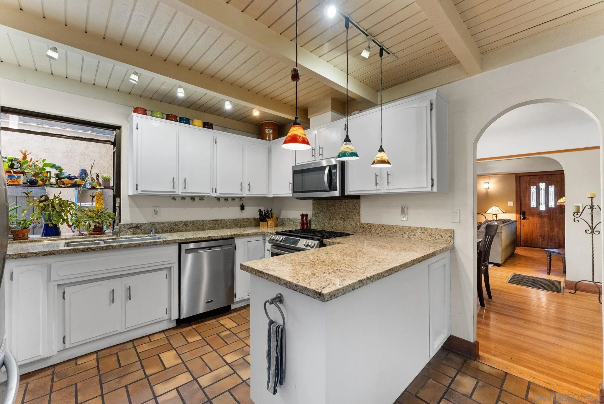 https://cdn.realtyfeed.com/cdn/127/260011077/1d9ffe82fd39f8059f8e2a46948ddde3.webp
