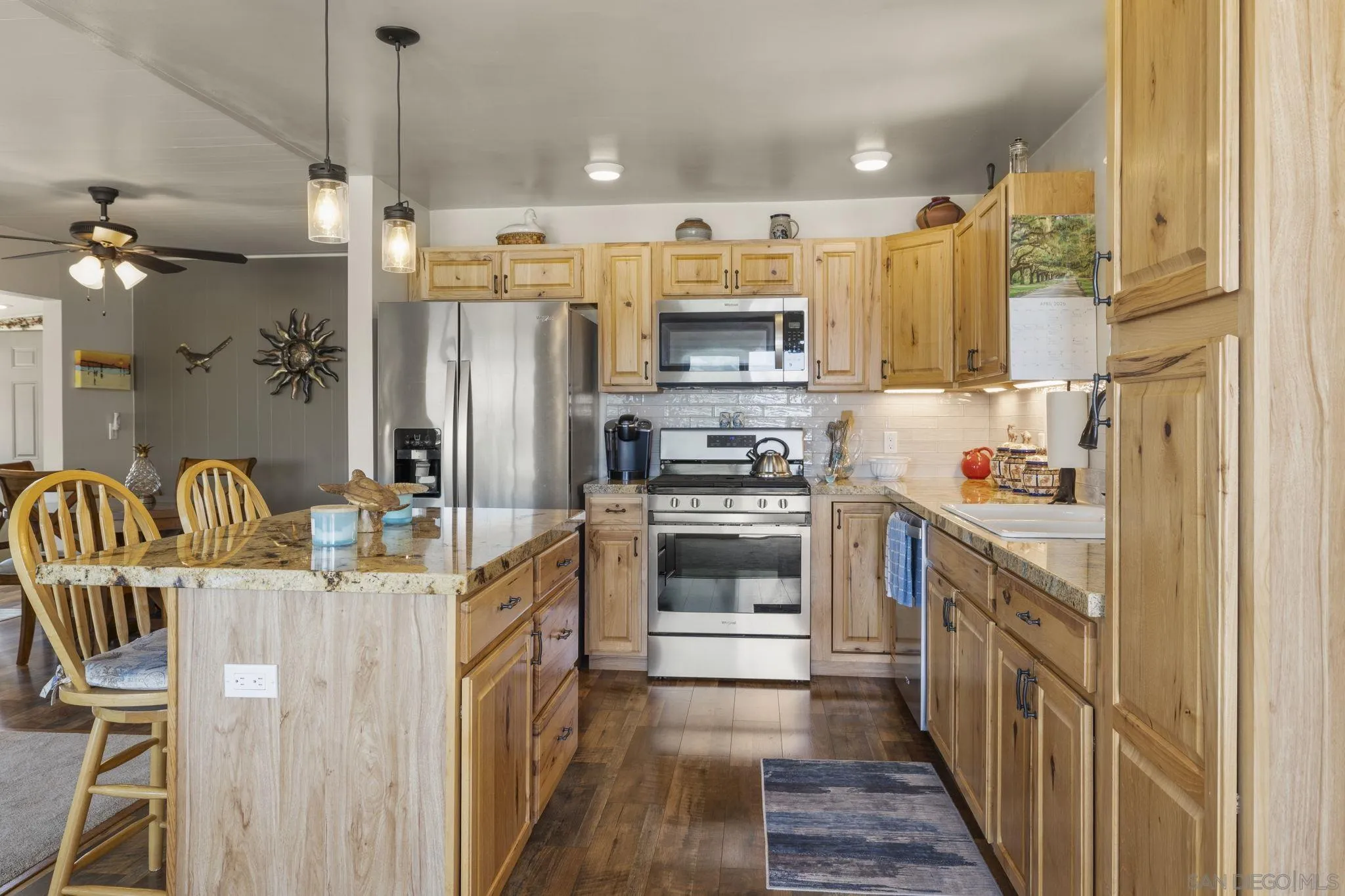 https://cdn.realtyfeed.com/cdn/127/260011081/0b49720cc3b52e432d89ad693ef8d9c8.webp