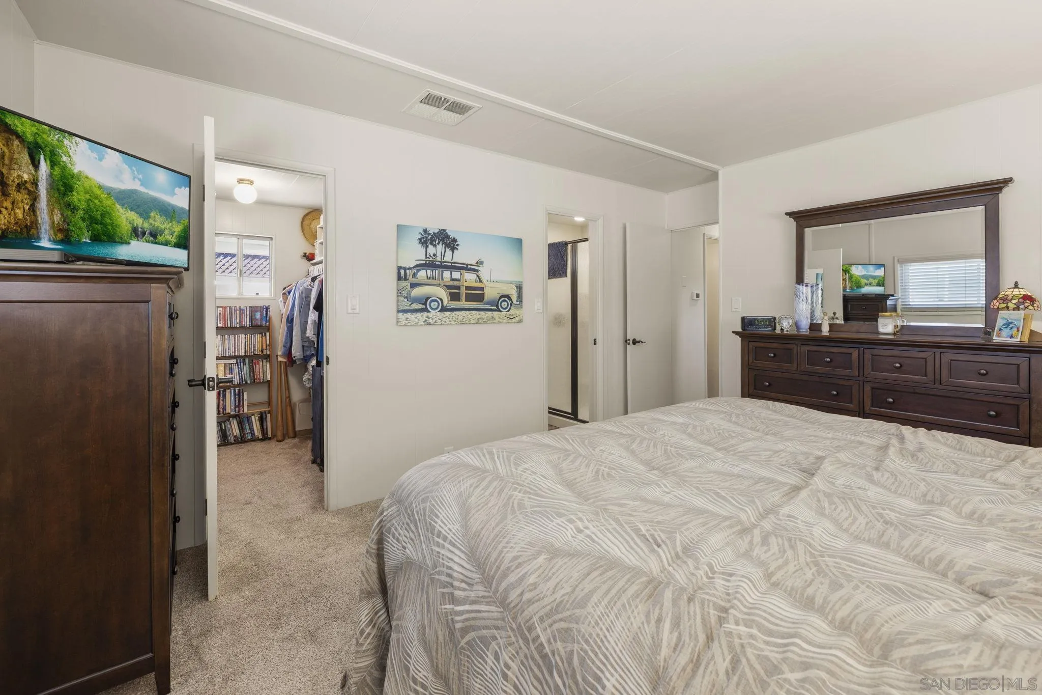 https://cdn.realtyfeed.com/cdn/127/260011081/56cd46b15c3de4e95693aa014e966c60.webp