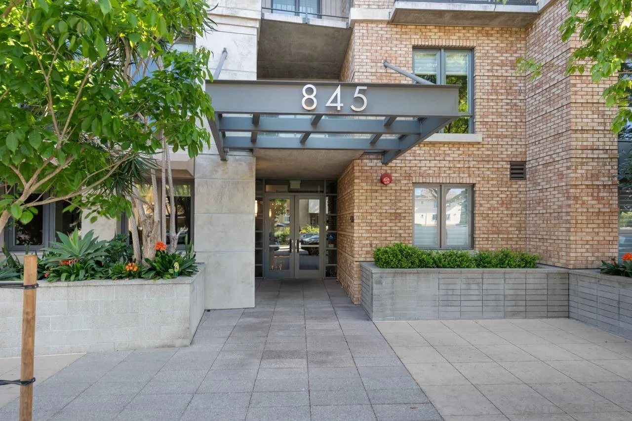 https://cdn.realtyfeed.com/cdn/127/260011083/4adac0b7a5a6bcbcb5d2bcc29a6064c5.webp