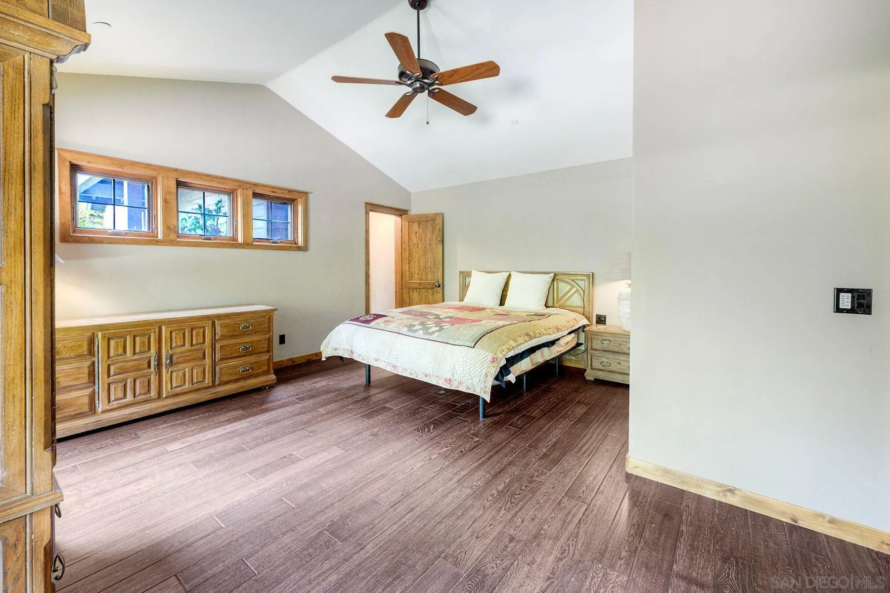 https://cdn.realtyfeed.com/cdn/127/260011084/354a537488d48dfb22d5e9d8d1e9b4ad.webp