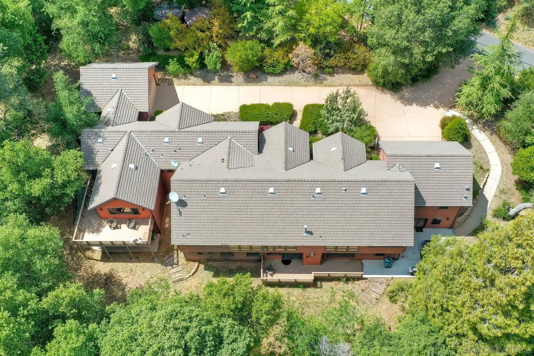 https://cdn.realtyfeed.com/cdn/127/260011084/5fac88c3936767f365749ceb35b0e1ca.webp