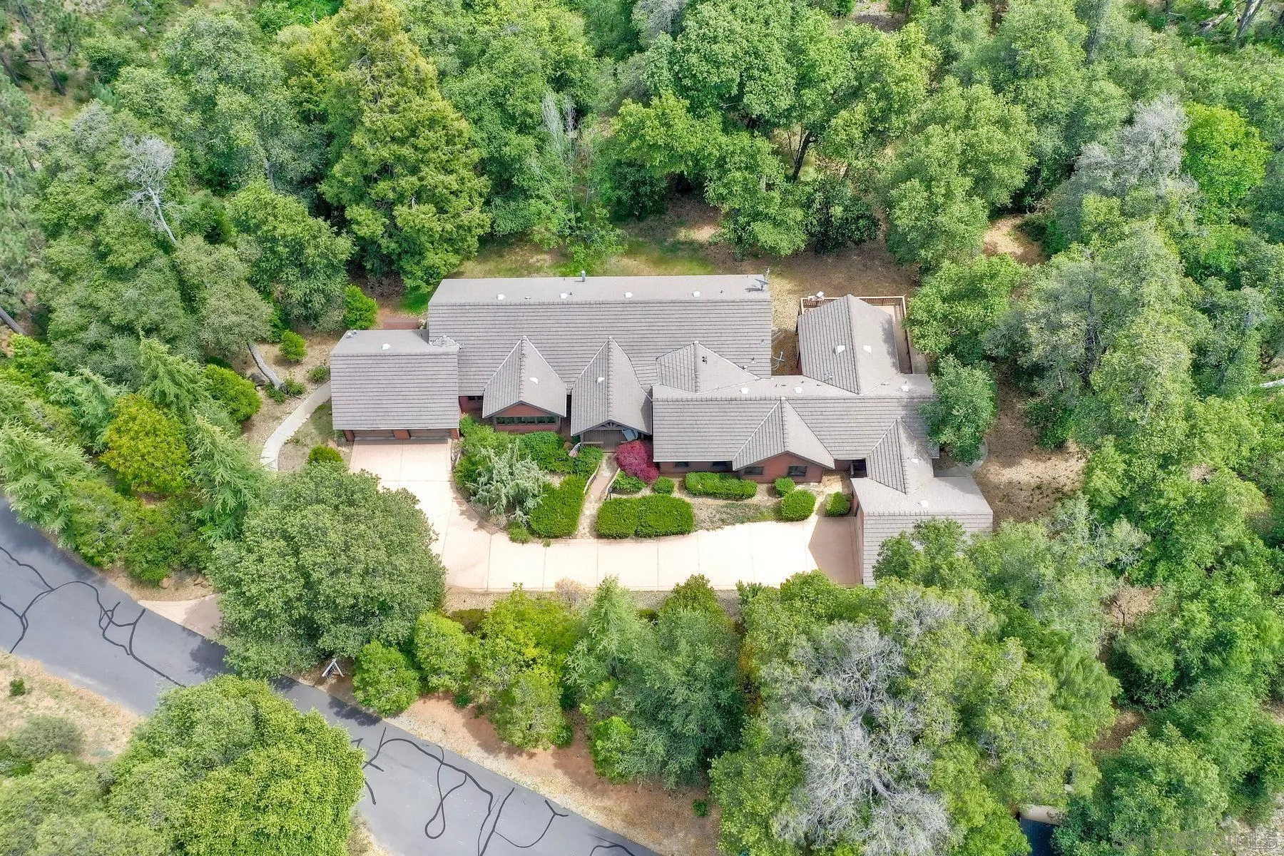 https://cdn.realtyfeed.com/cdn/127/260011084/62f3d52423b4b52b8277931922cfd0dd.webp