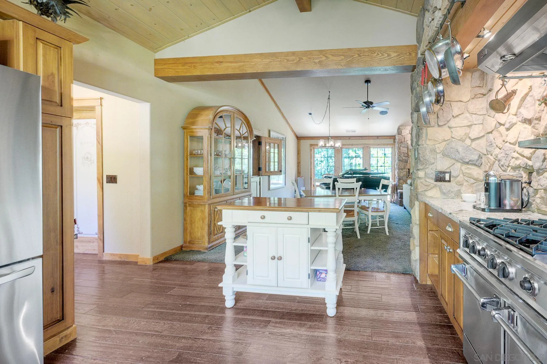 https://cdn.realtyfeed.com/cdn/127/260011084/8e9b636b974dfd77e30d5069c40df97c.webp