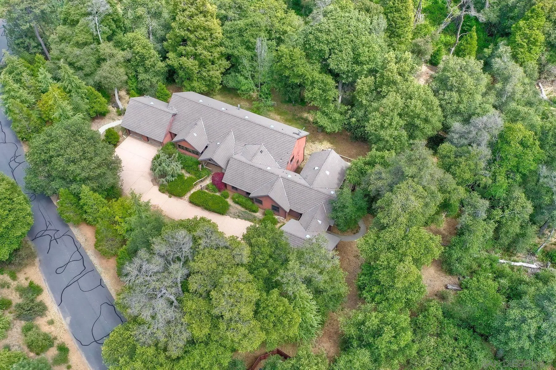 https://cdn.realtyfeed.com/cdn/127/260011084/a4908d7771ef574ee9d71556de4b984e.webp