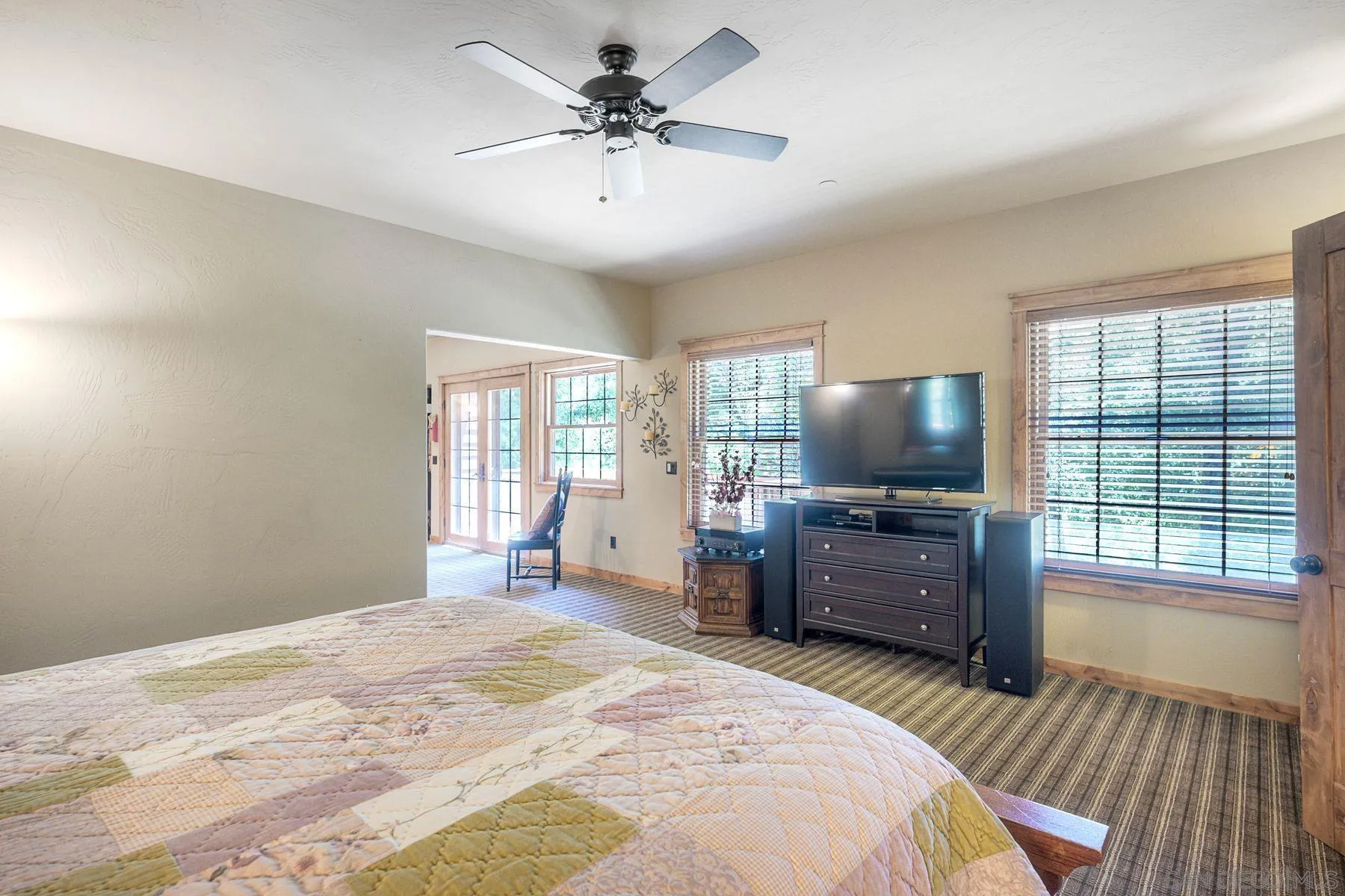 https://cdn.realtyfeed.com/cdn/127/260011084/a6820f3315055bba1d52004c1730f06b.webp