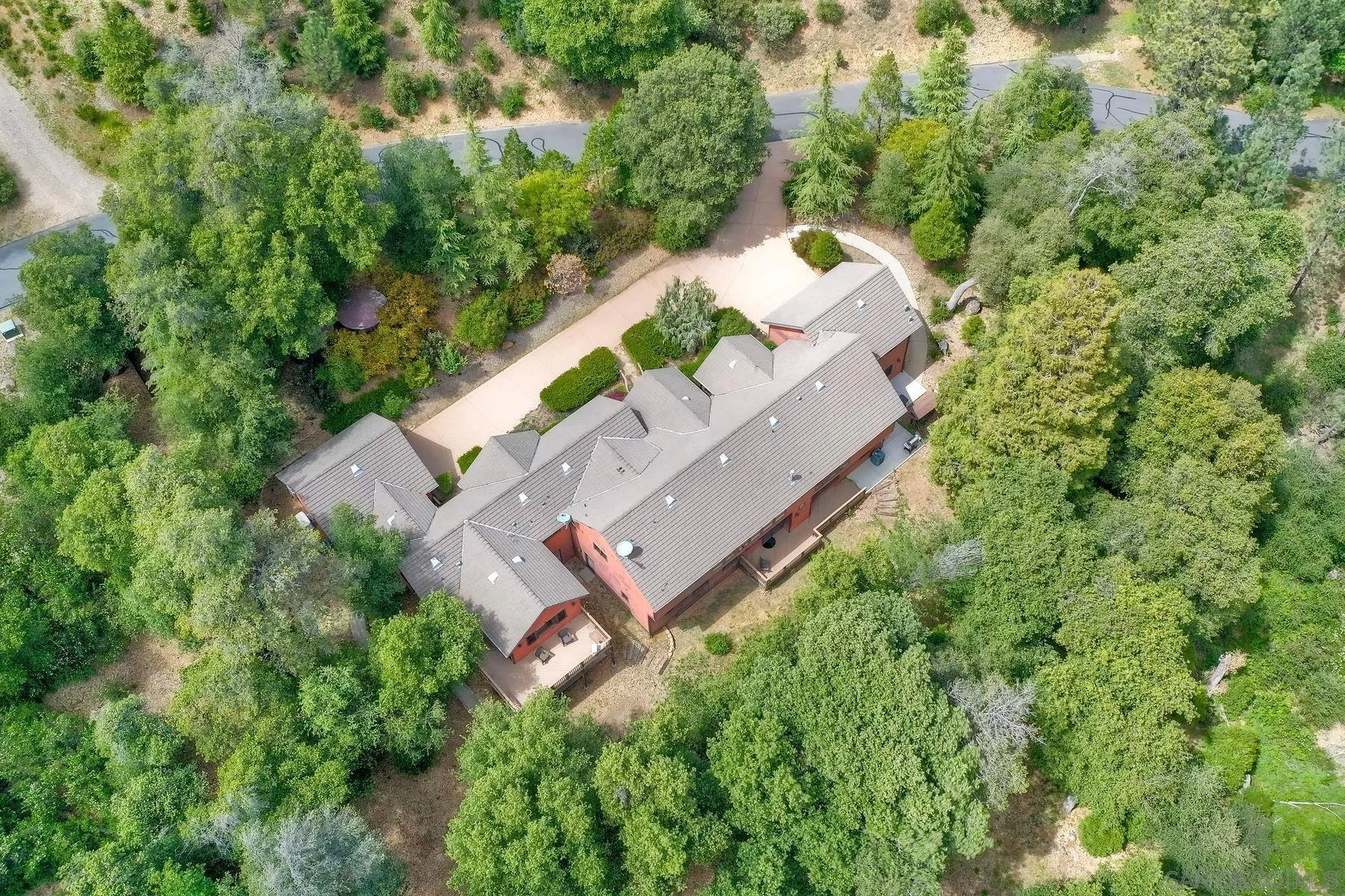 https://cdn.realtyfeed.com/cdn/127/260011084/af91bff8f071250ae4796dc1a159f0ec.webp
