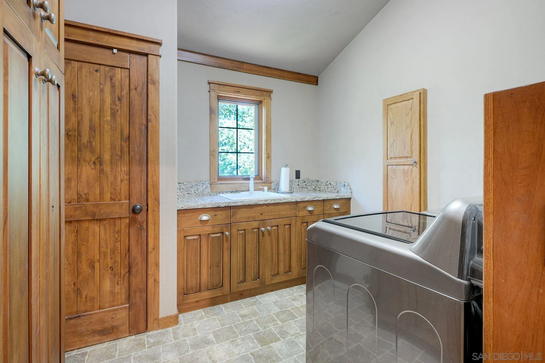 https://cdn.realtyfeed.com/cdn/127/260011084/c3d55c0808852fbeb538f1f46c06414c.webp