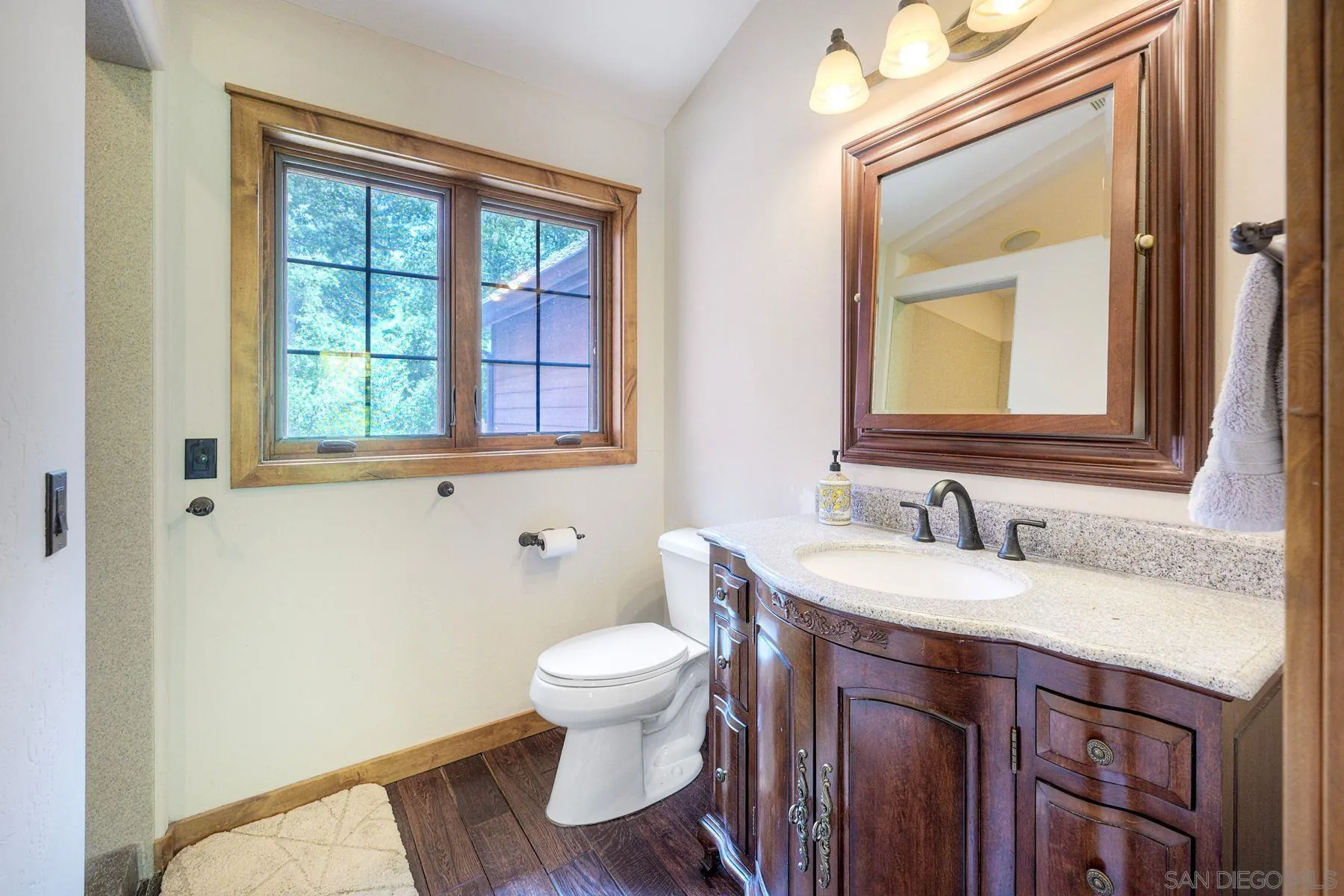 https://cdn.realtyfeed.com/cdn/127/260011084/de6c1fbadf58c233eca1ce3747edb4ac.webp