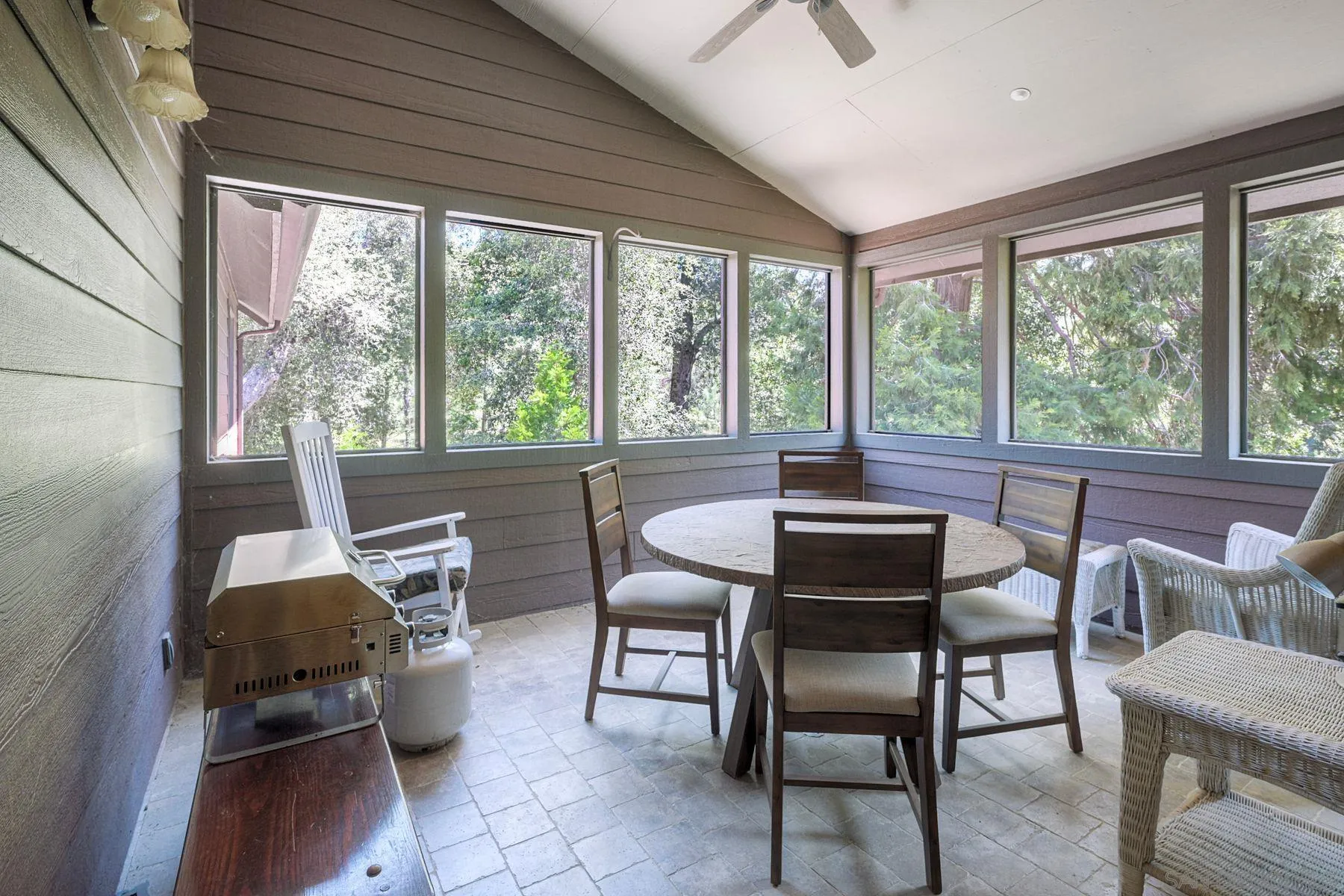 https://cdn.realtyfeed.com/cdn/127/260011084/fd85d8b6756507e2c2029dbde7430367.webp