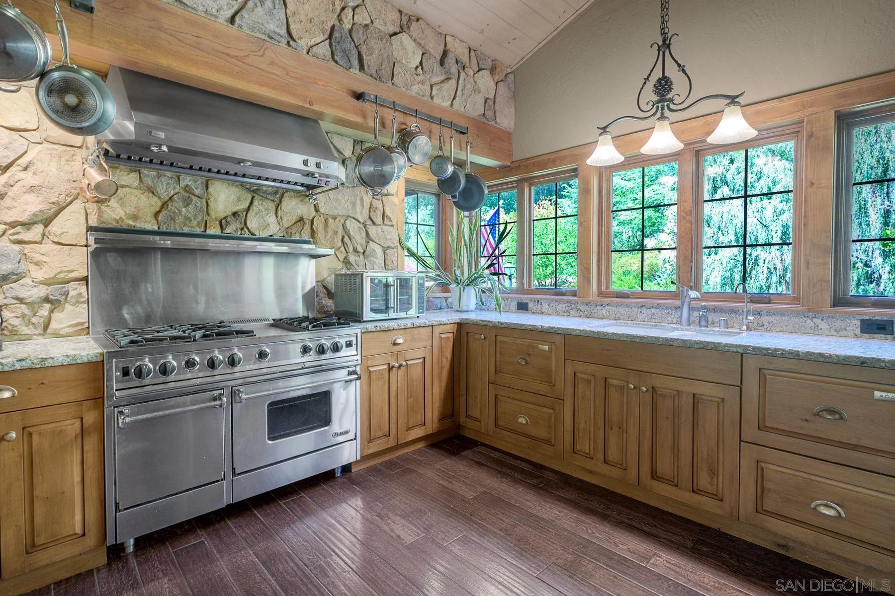https://cdn.realtyfeed.com/cdn/127/260011084/fefa830bdc2f03bf7ec57f0de354e338.webp