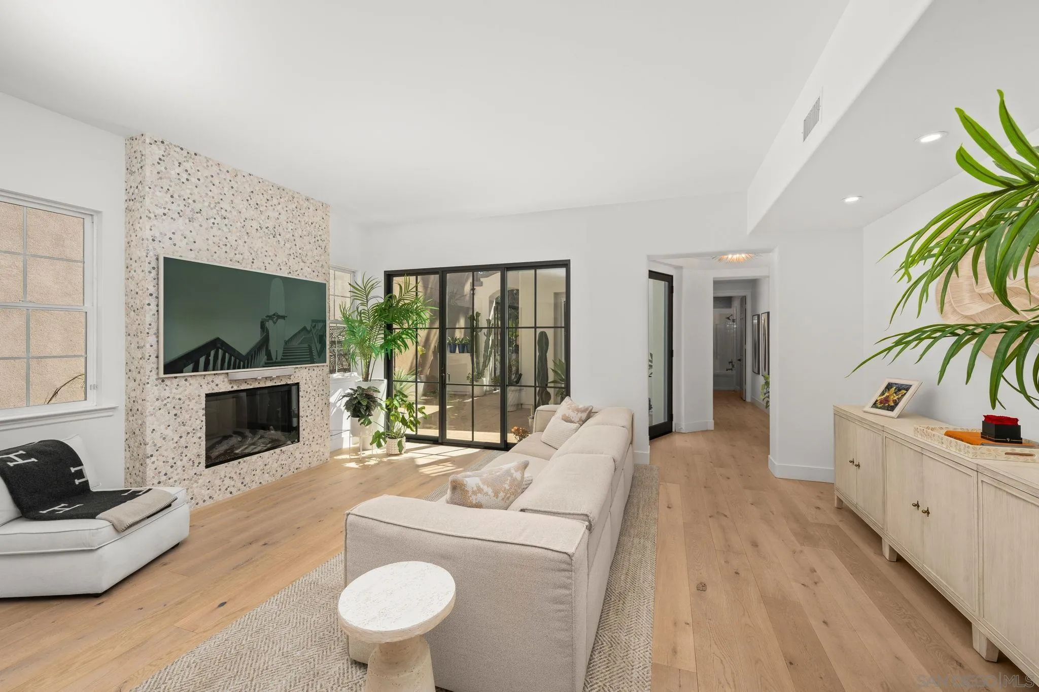 https://cdn.realtyfeed.com/cdn/127/260011087/56a840c4952bc1660f70a159c5f1a589.webp