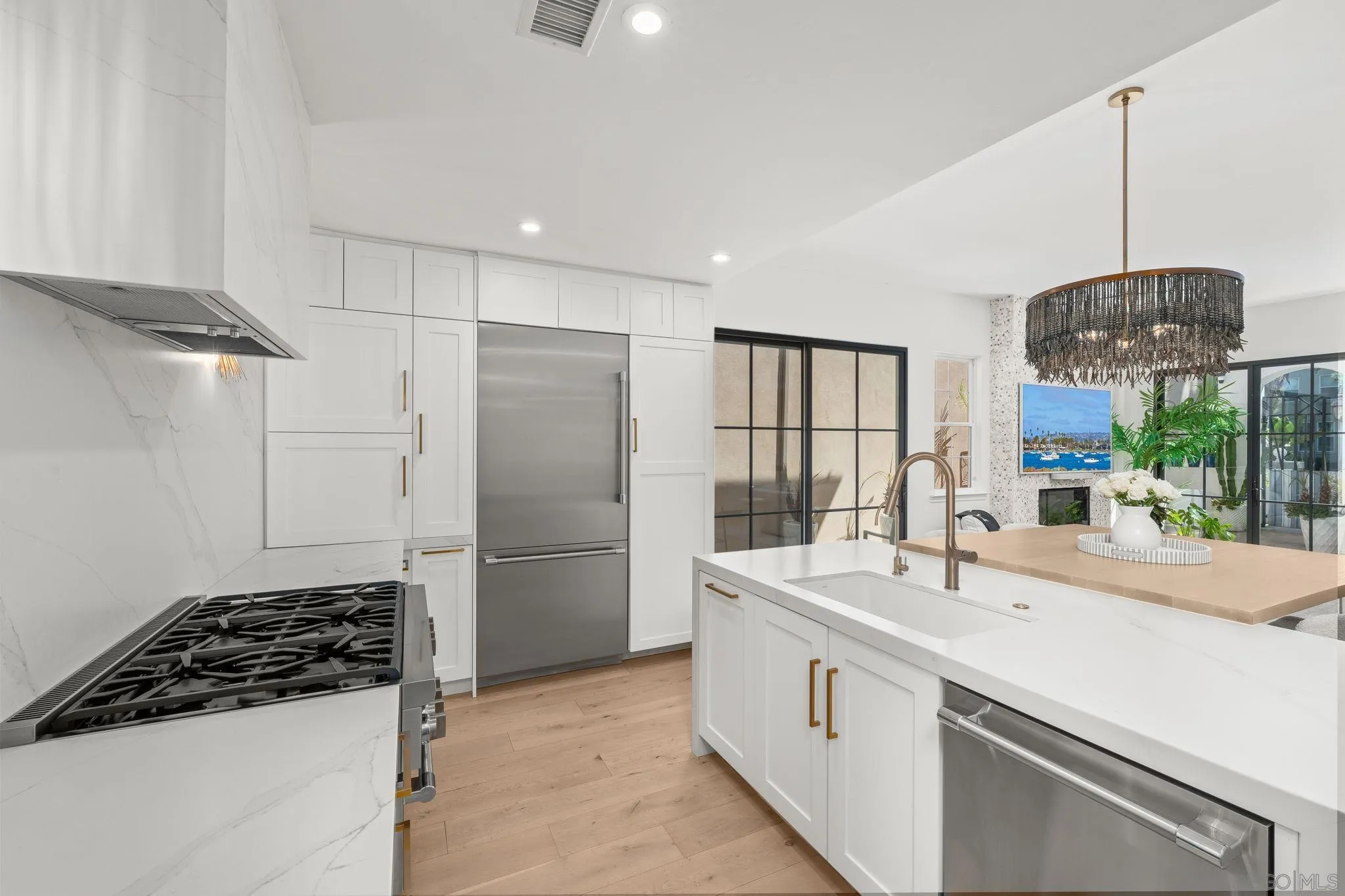 https://cdn.realtyfeed.com/cdn/127/260011087/ca31142af153e4d5b68d941525ed2f38.webp