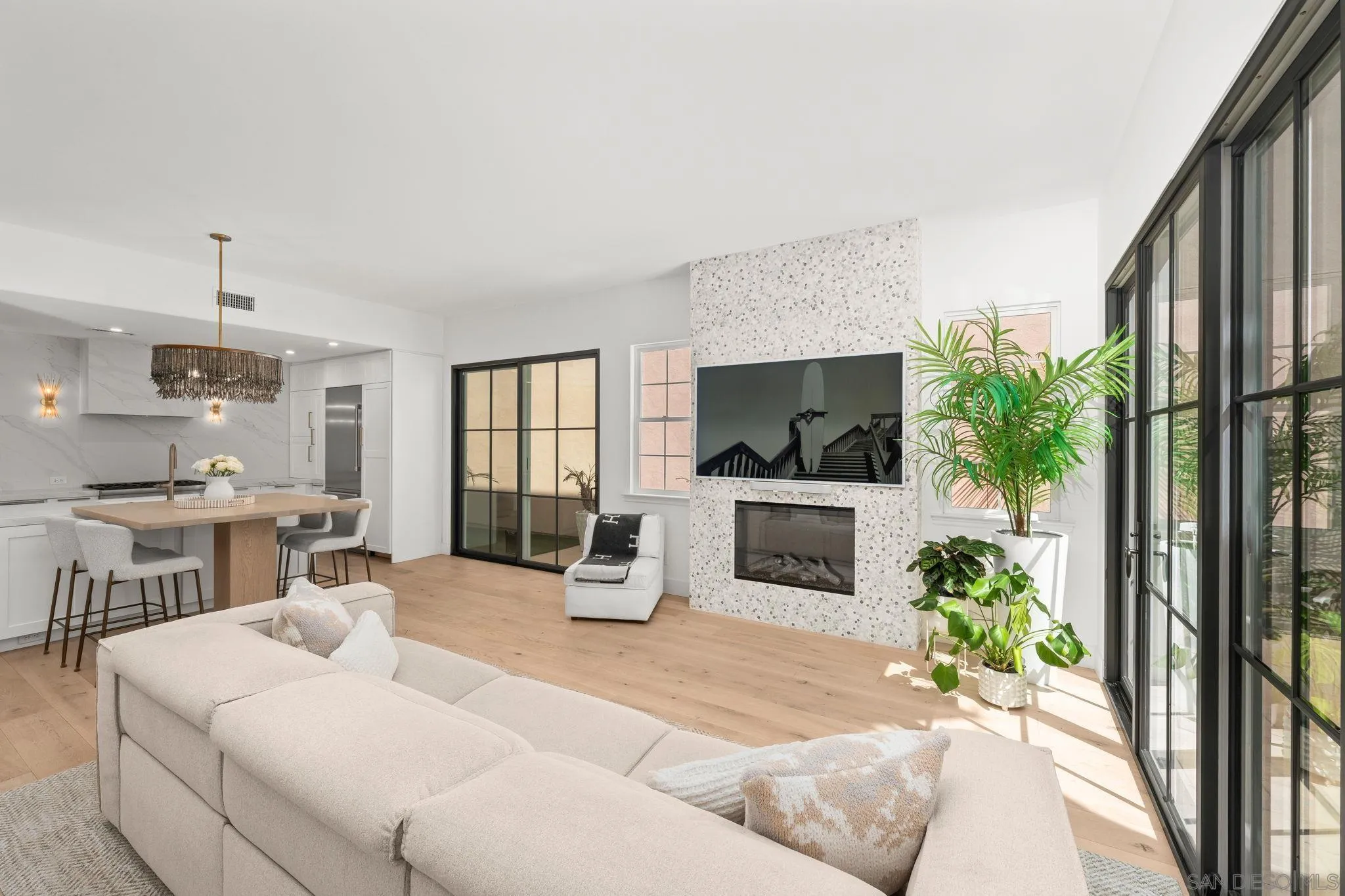 https://cdn.realtyfeed.com/cdn/127/260011087/fcebd5d38e93024ad152c95145a922e8.webp