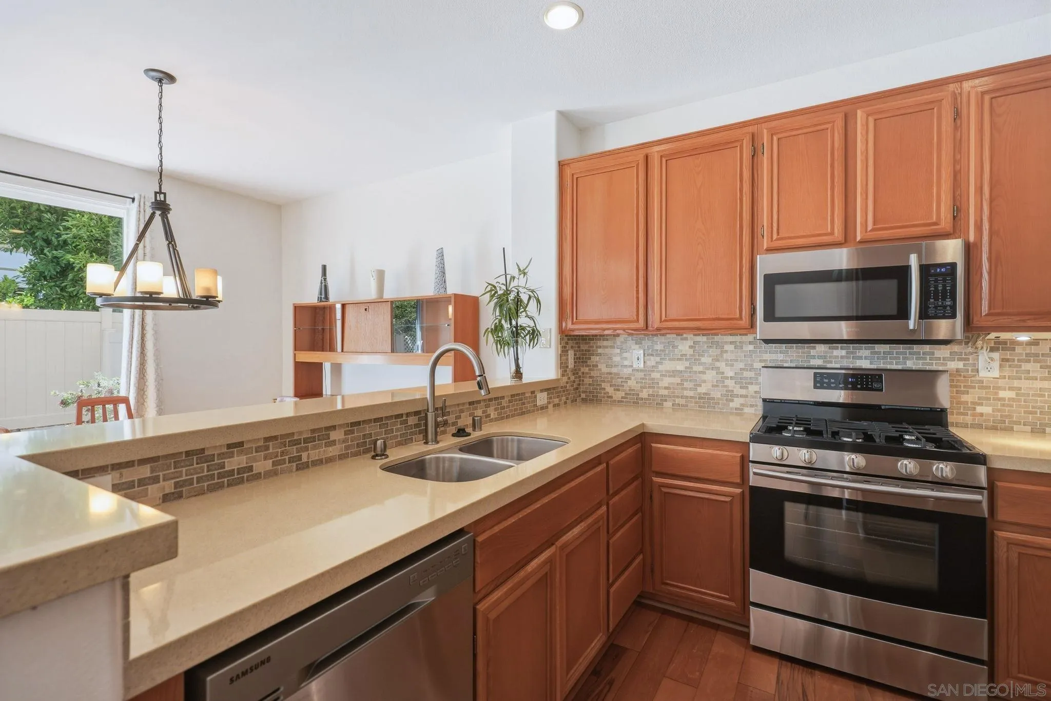 Photo #3: 260011090 Listing: Photo #3