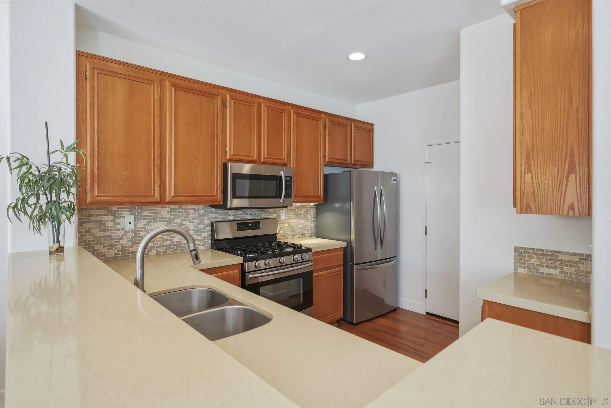 Photo #2: 260011090 Listing: Photo #2