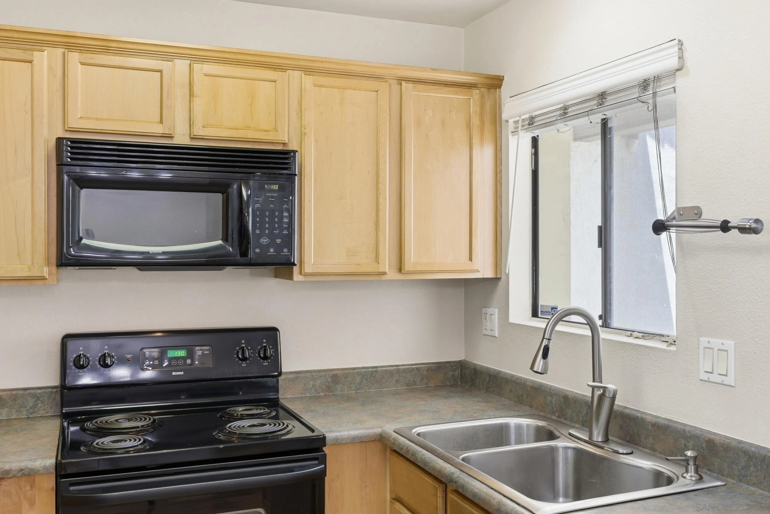 https://cdn.realtyfeed.com/cdn/127/260011093/0f7aea48a9c9d905969947787e39c314.webp