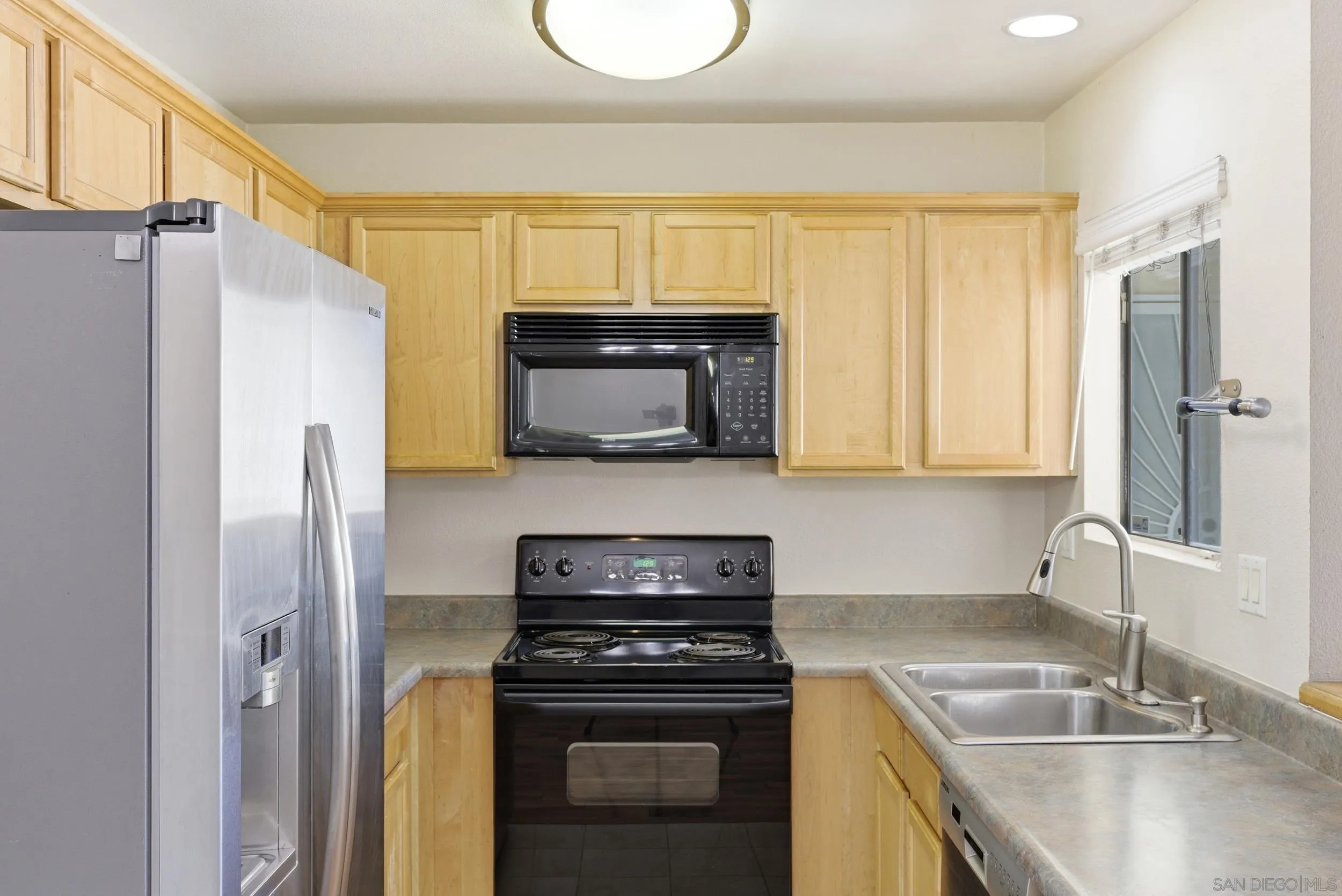 https://cdn.realtyfeed.com/cdn/127/260011093/40469931f31151d1056453bc9aa92382.webp