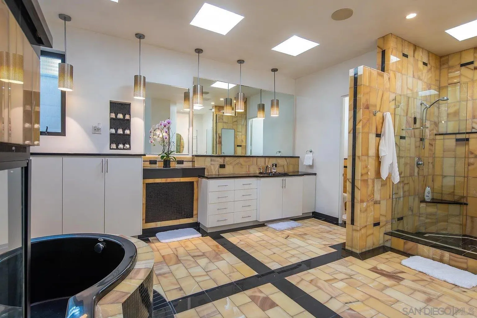 https://cdn.realtyfeed.com/cdn/127/260011095/3419faf7c92d6f1a88de4fcdc349a647.webp