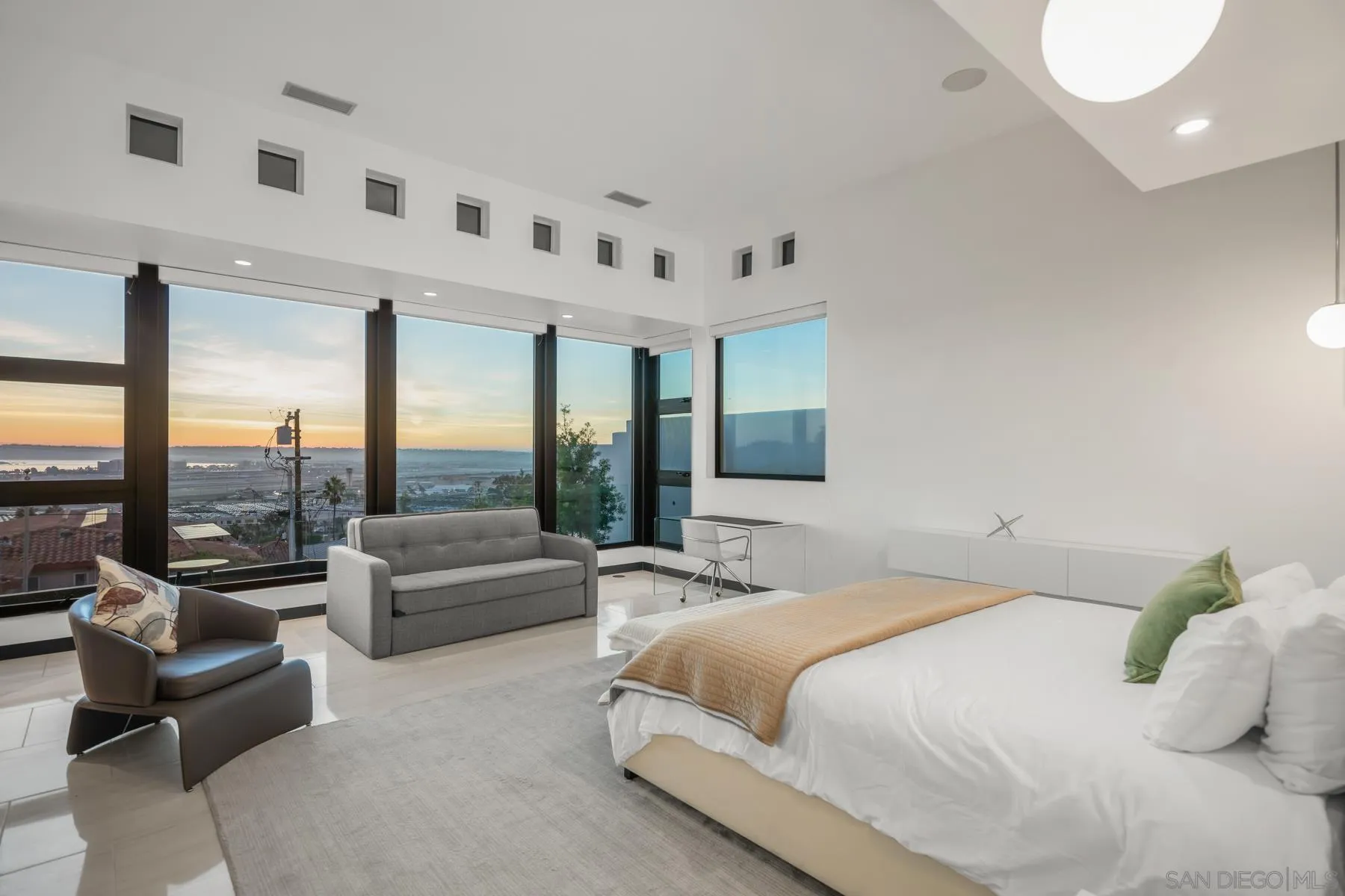 https://cdn.realtyfeed.com/cdn/127/260011095/38ae993df29bf3b7b972e3ef800a693e.webp