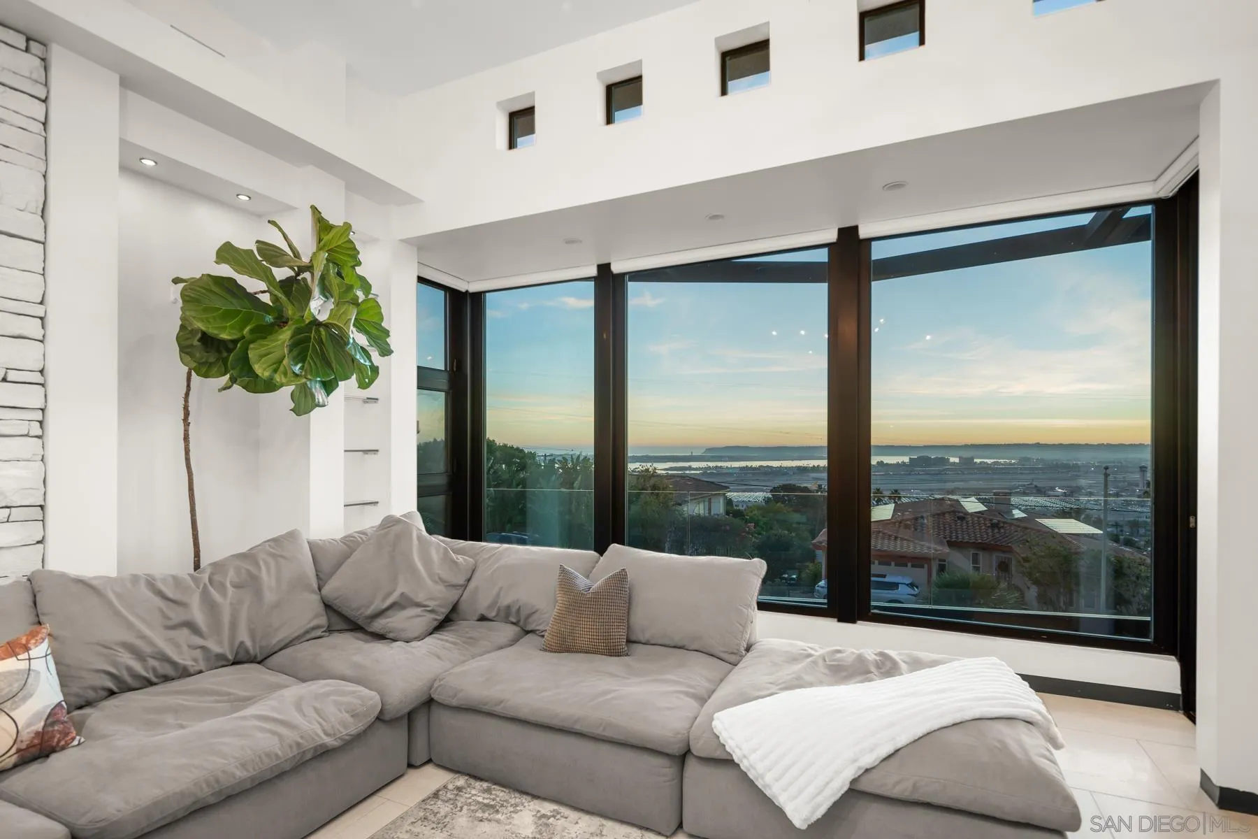 https://cdn.realtyfeed.com/cdn/127/260011095/4129850ba20b7d83f9ffcfea99d39c1b.webp