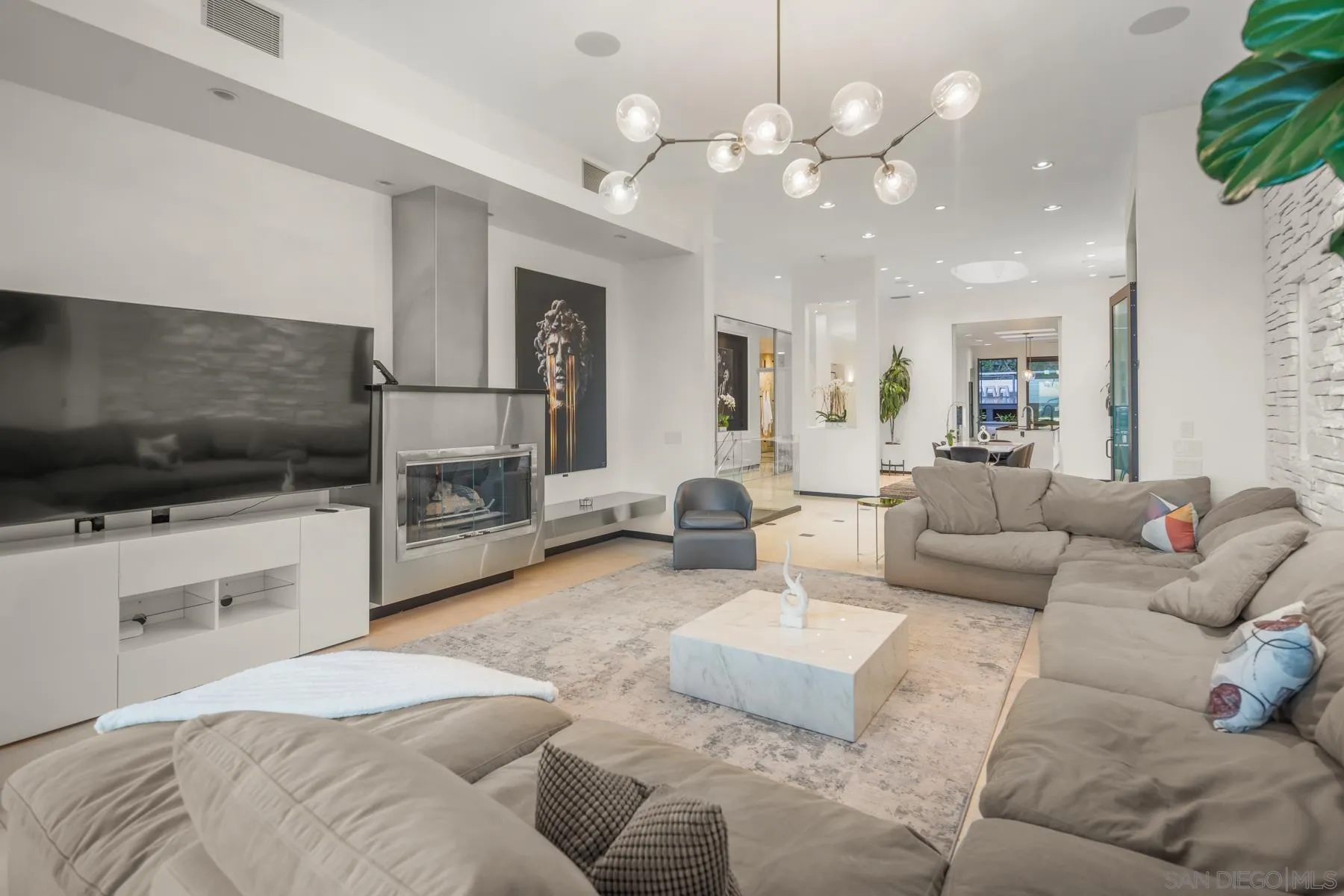 https://cdn.realtyfeed.com/cdn/127/260011095/53b841894ad9b8d30b62c611ca4c7fc6.webp